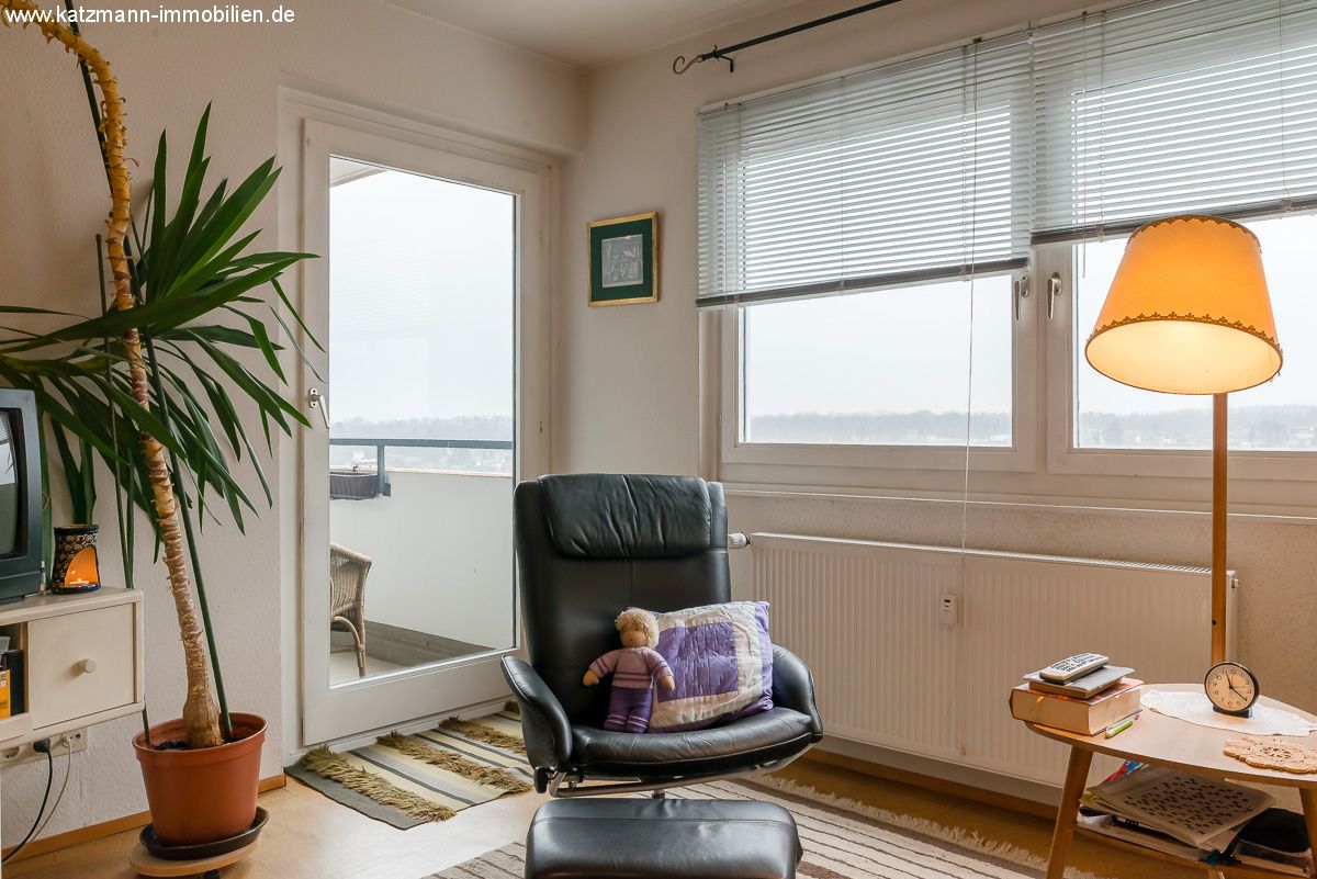 Besonders helle 3-Zimmerwohnung mit Loggia u. Tiefgaragenstellplatz in zentraler Lage und Bahnhofsnähe zu verkaufen 