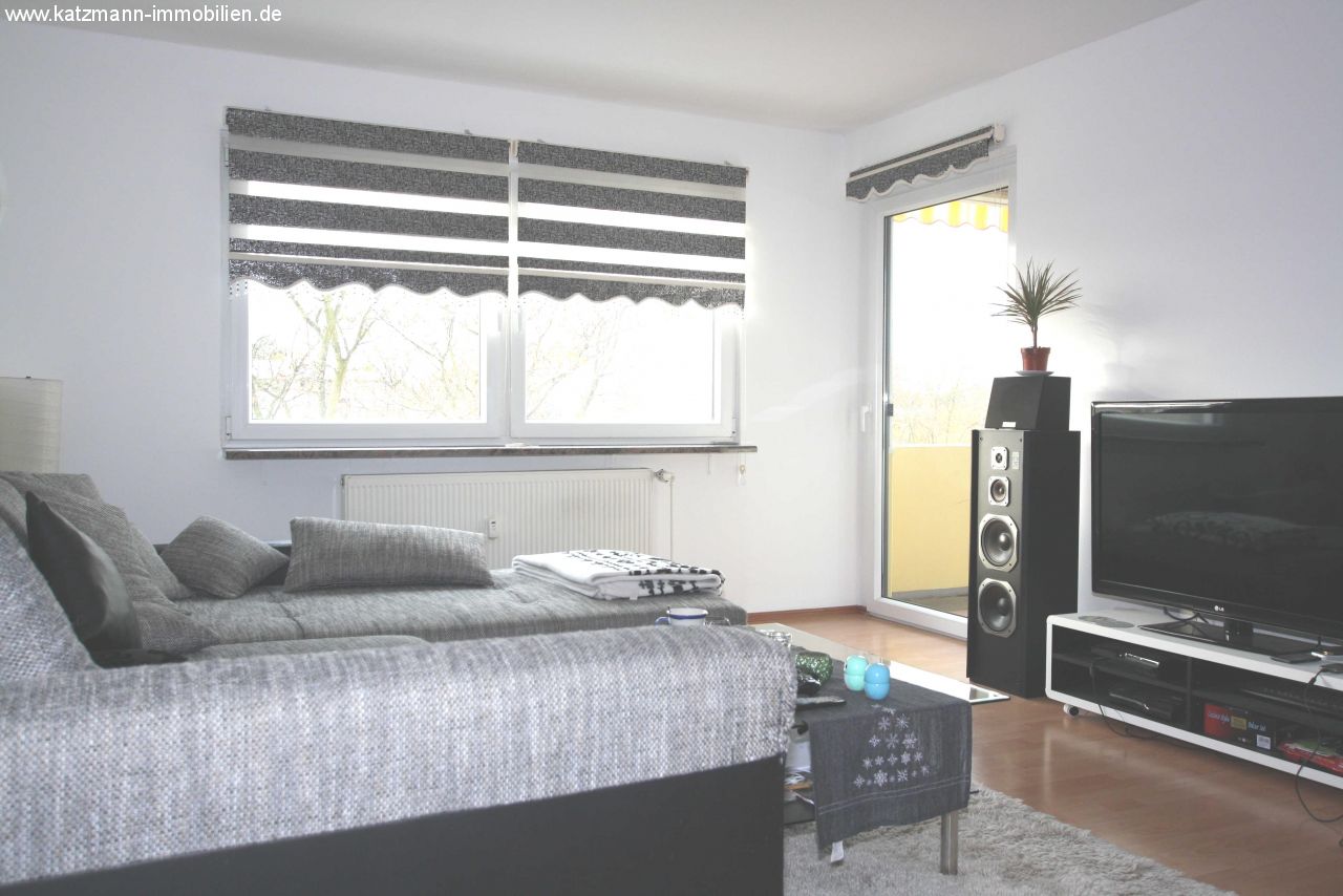 Modernisierte Wohnung mit EBK, Loggia in toller Lage zu vermieten 