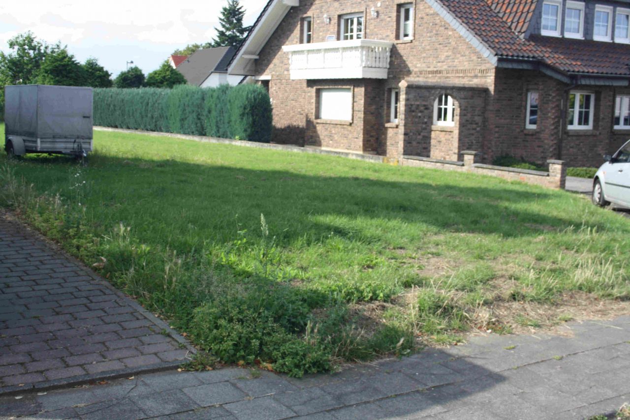 Baugrundstück (Toplage-Anlieger) für große DHH mit Garage nähe Zentrum zu verkaufen 