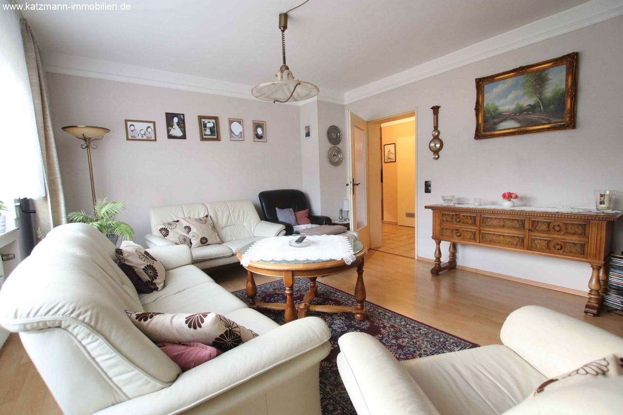 Gepflegte 4-Zimmer-Eigentumswohnung mit Garage in guter Lage zu verkaufen! 