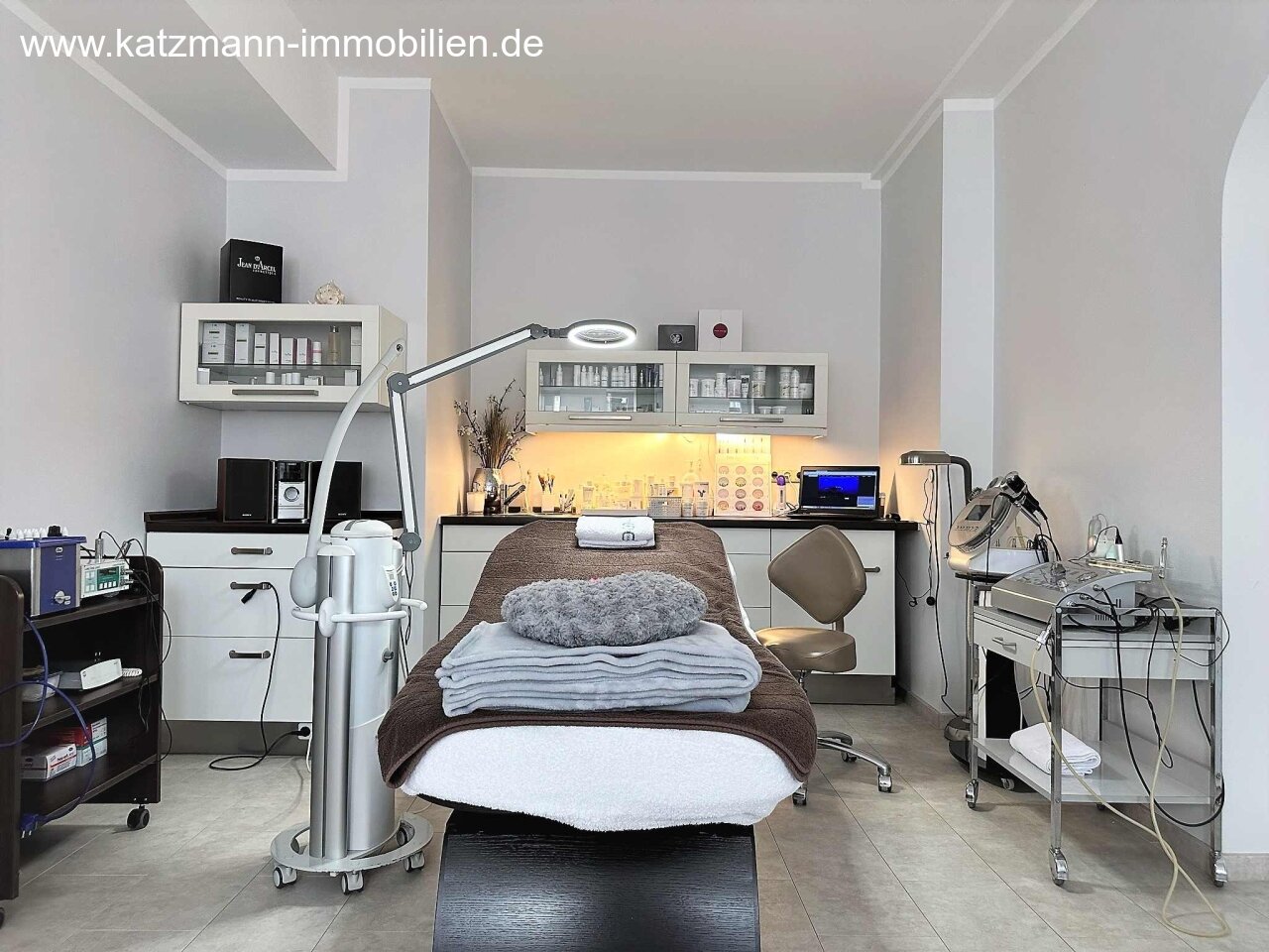 Existenzgründung/Geschäftserweiterung: Voll ausgestatteter Schönheitssalon in bester Lage, hochwertiges Inventar inklusive!