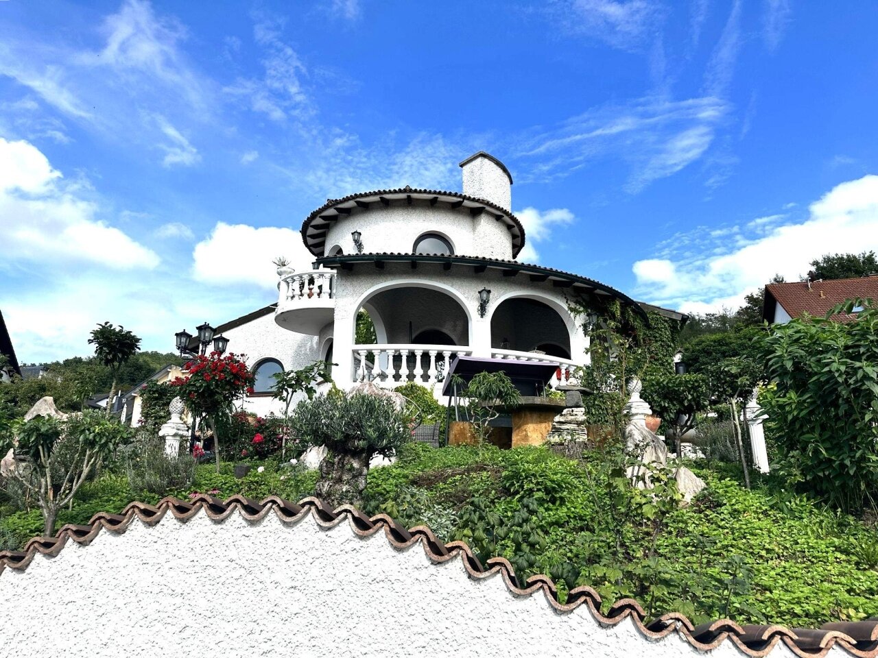 Exklusive TV Villa im mallorquinischen Stil mit Blick auf Rheinebene zu verkaufen!