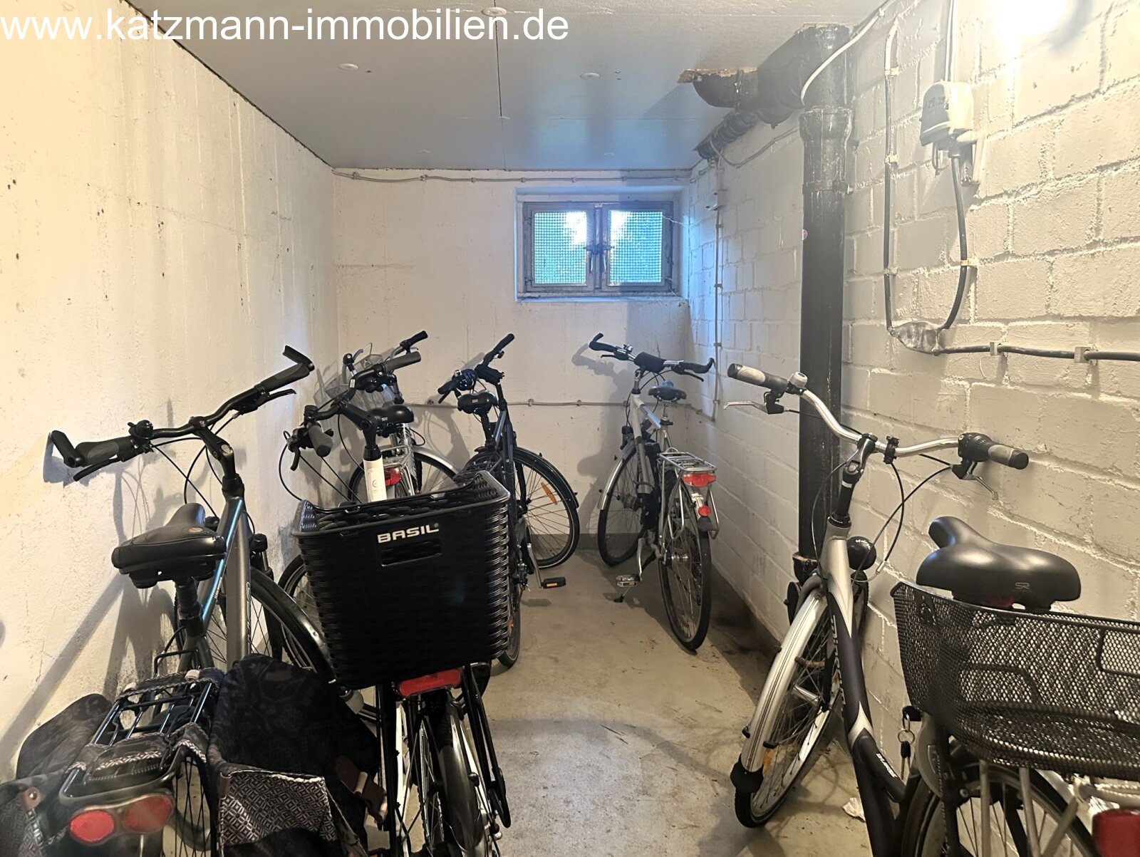 Charmante, helle 2 ½ Zimmerwohnung mit Loggia und sehr guter Raumaufteilung in Brühl-Kierberg zu verkaufen