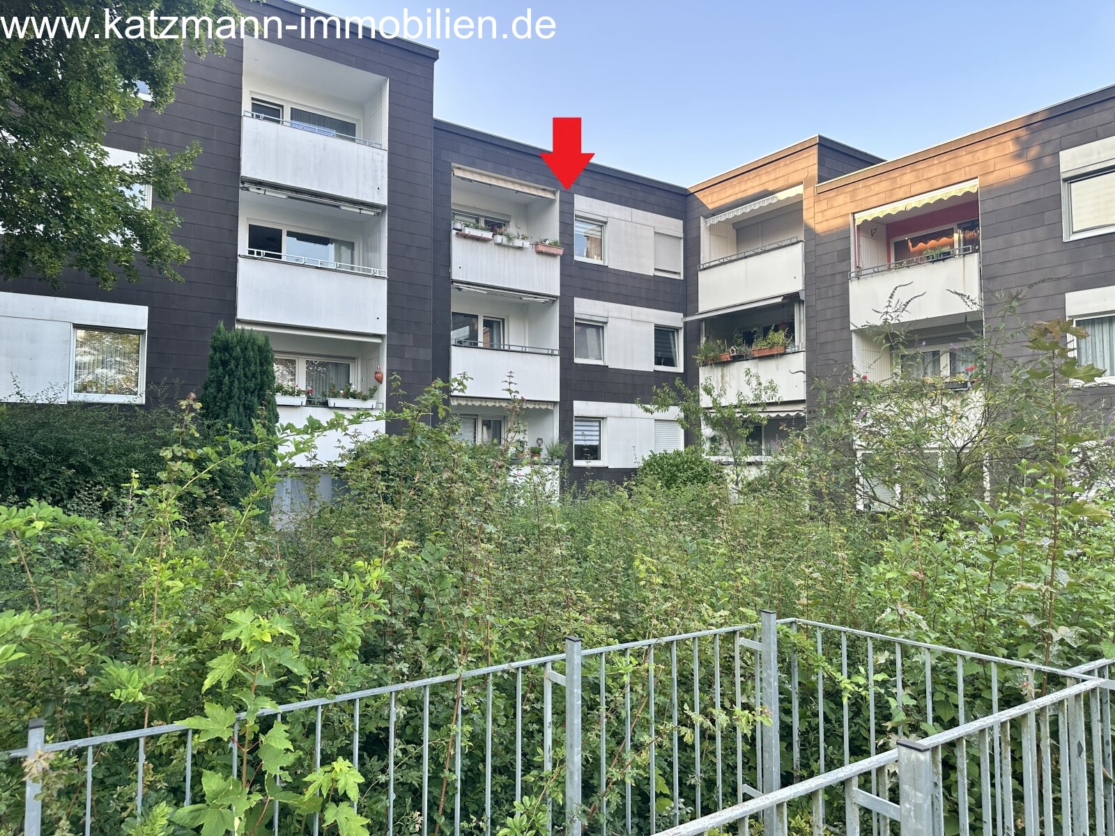 Charmante, helle 2 ½ Zimmerwohnung mit Loggia und sehr guter Raumaufteilung in Brühl-Kierberg zu verkaufen