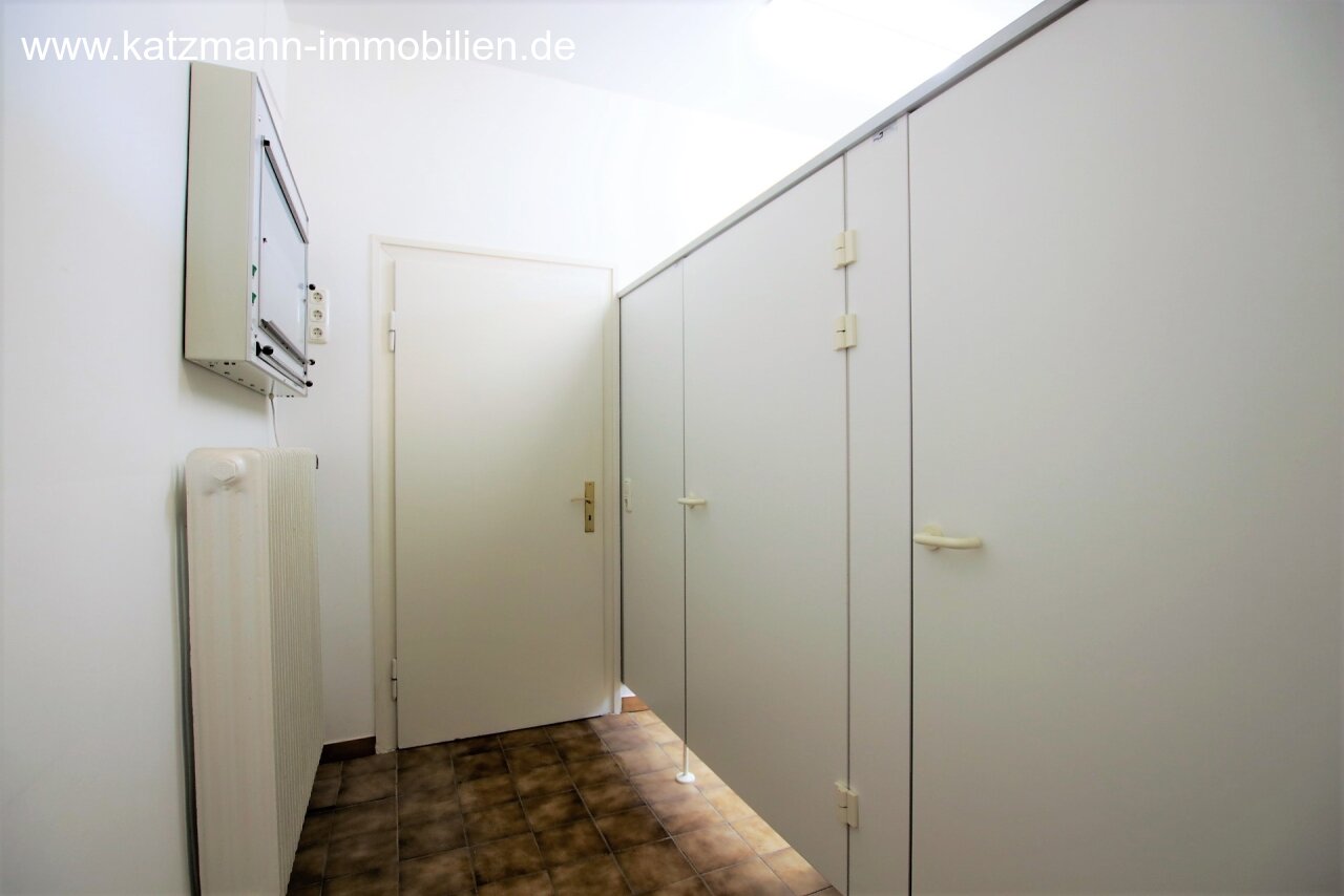 Eingerichtete Praxis und repräsentatives Wohnhaus im Ortskern zu verkaufen