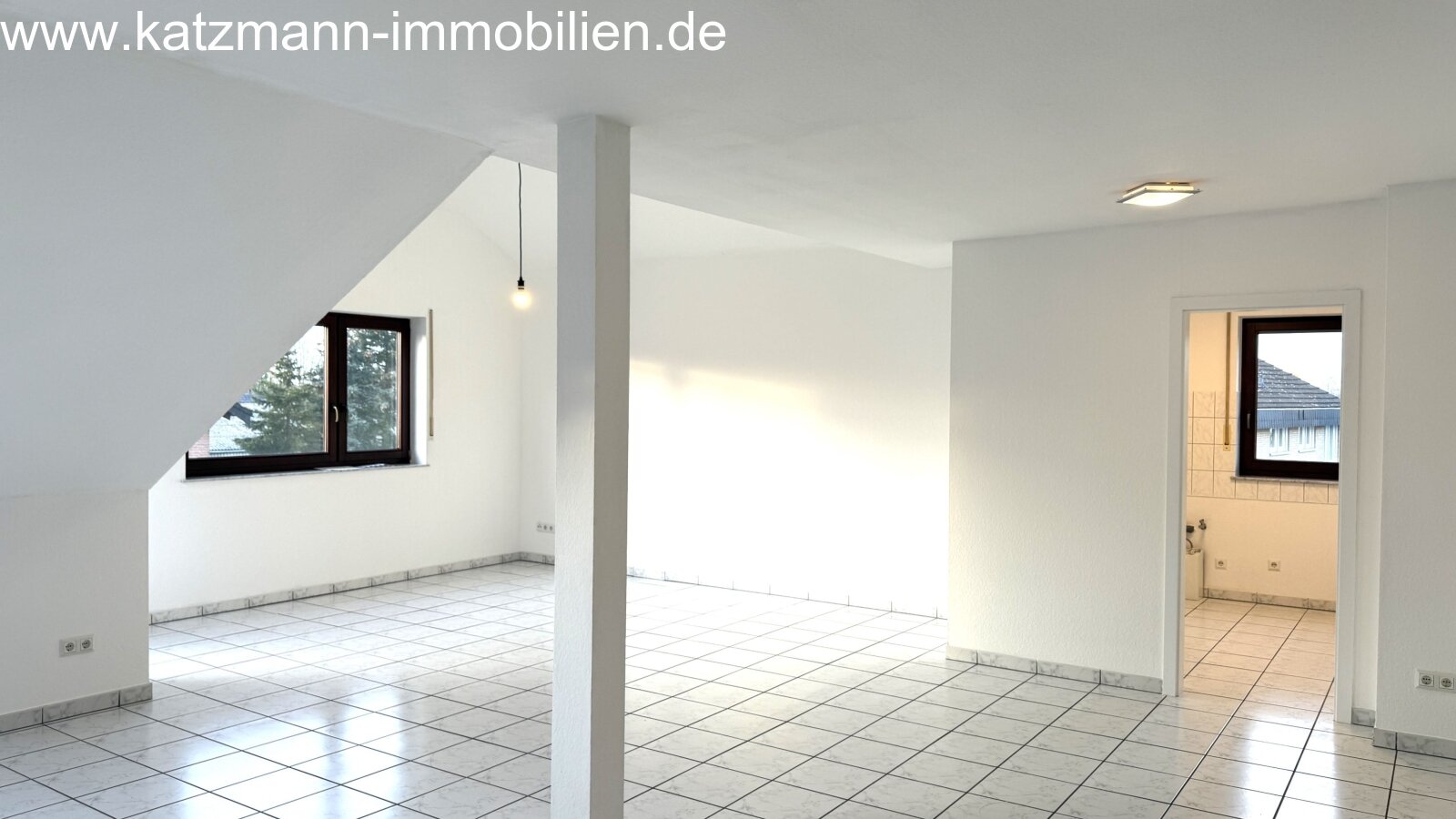 Außergewöhnliche 3-4 Zimmerwohnung zu verkaufen, Dachterrasse, Keller, Dachboden und Stellplatz inklusive