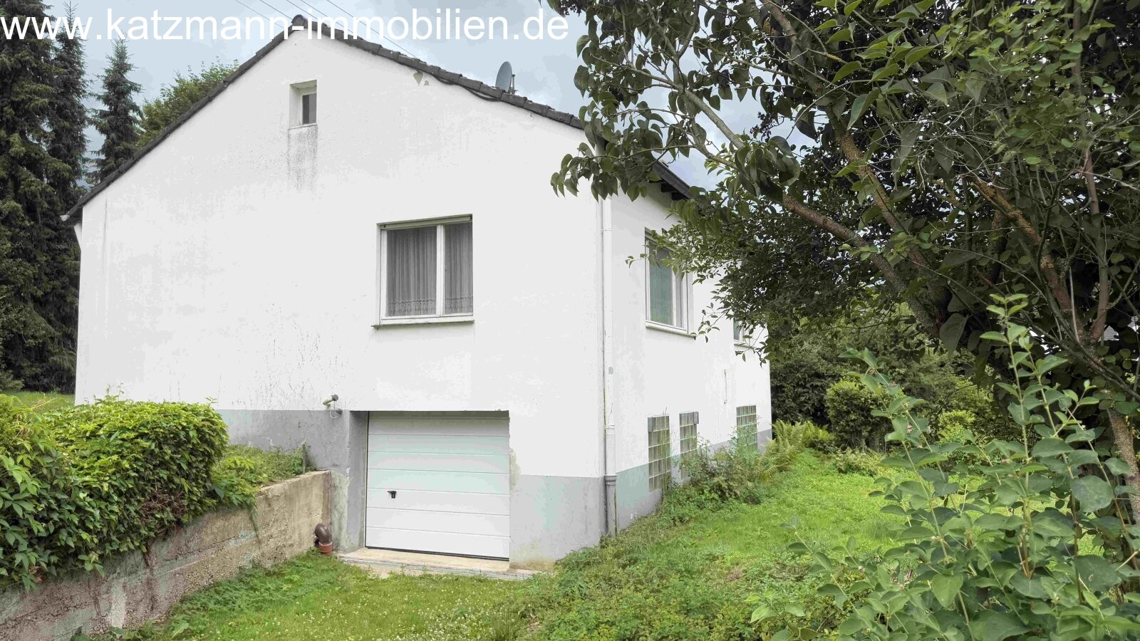 Freistehendes Haus in solider Bauweise, viel Potential u. 687 m² Grundstück zu verkaufen – nur 2 Fußminuten zum Bahnhof