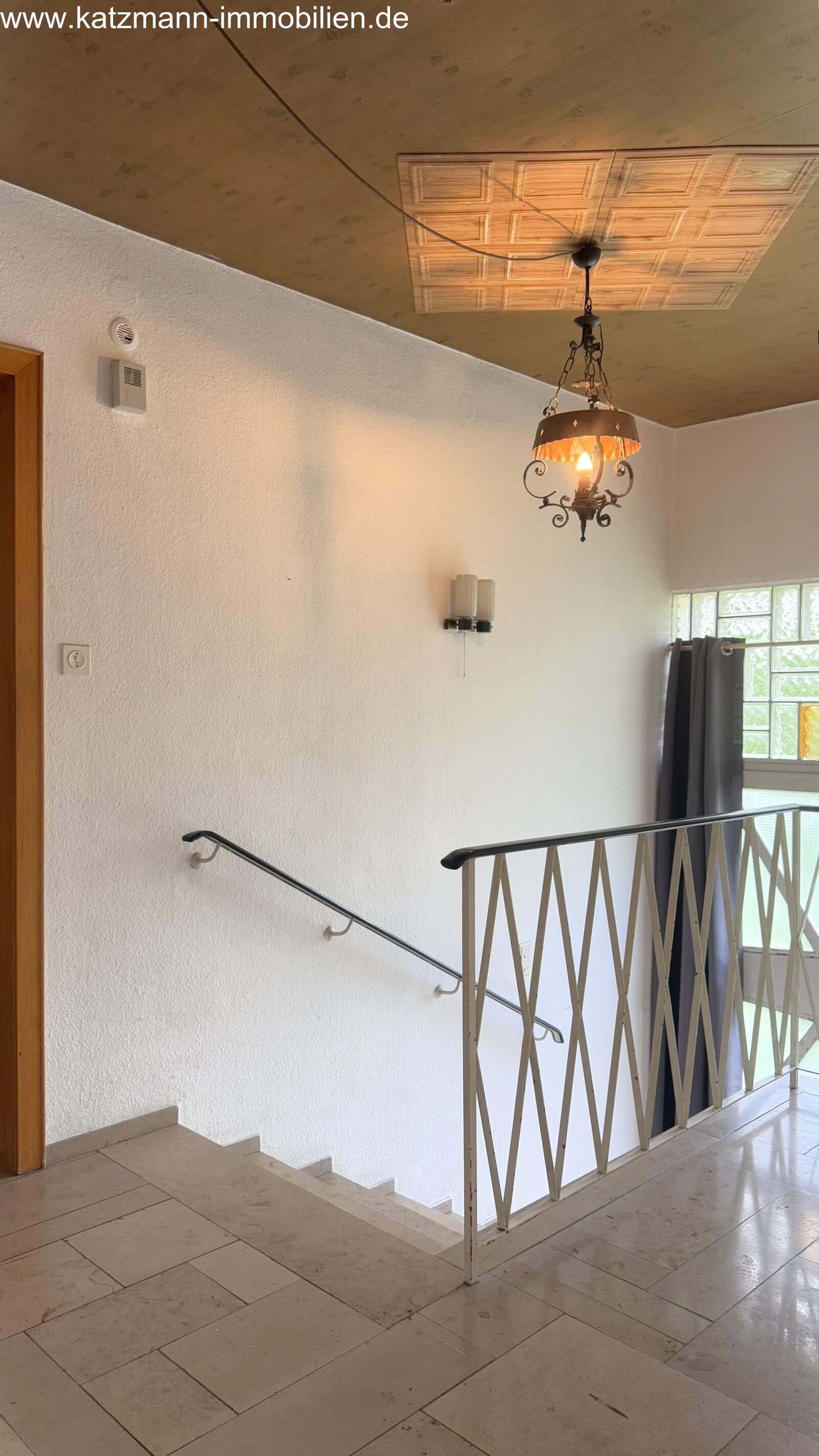 Freistehendes Haus in solider Bauweise, viel Potential u. 687 m² Grundstück zu verkaufen – nur 2 Fußminuten zum Bahnhof