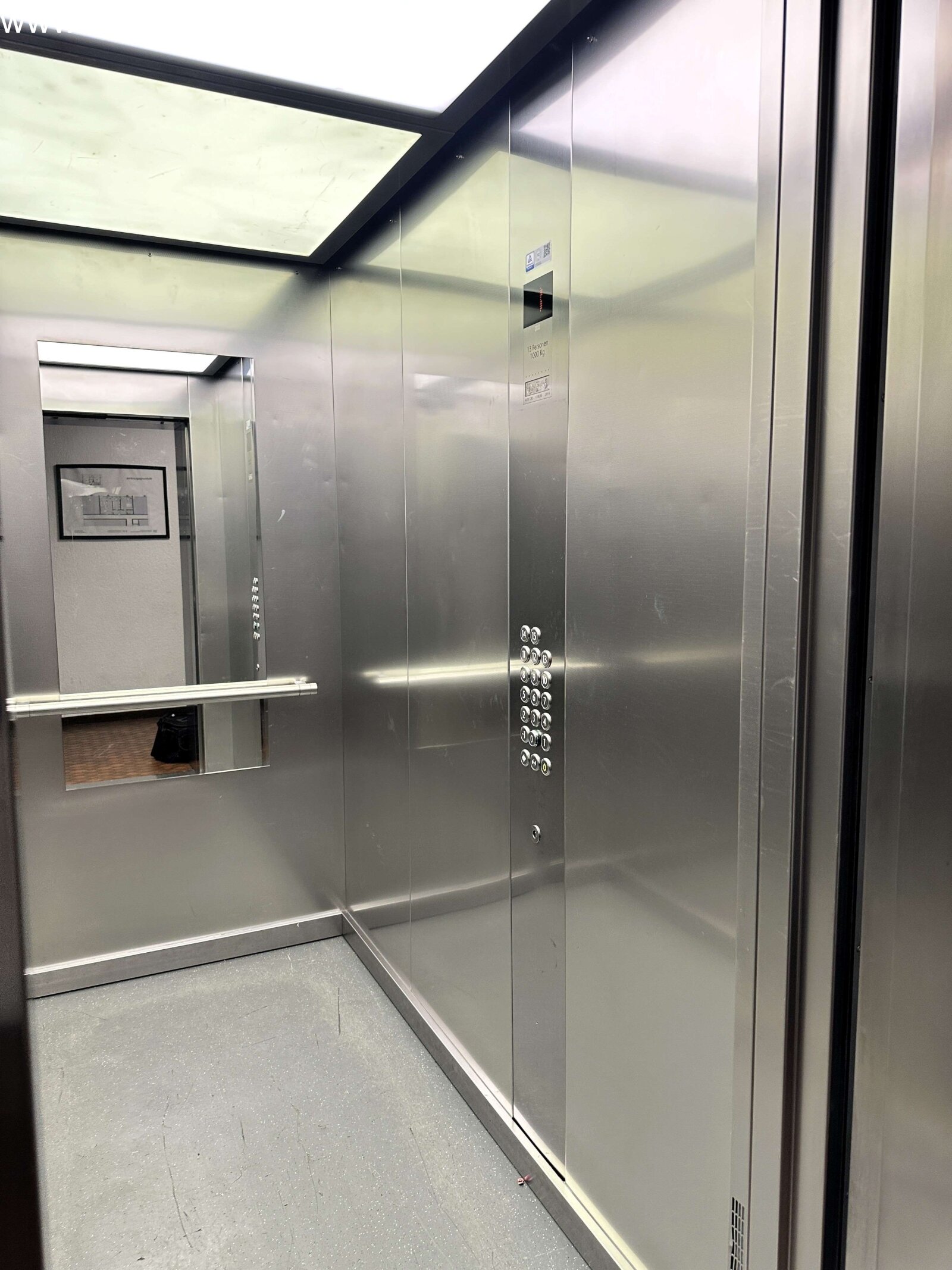 3-Zimmerwohnung mit großer Loggia in Zentrallage zu verkaufen / TG-Stellplatz inklusive!