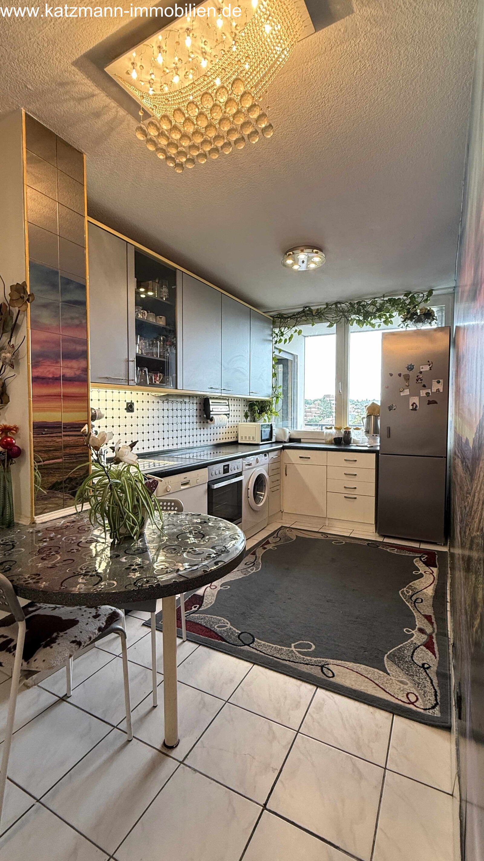 3-Zimmerwohnung mit großer Loggia in Zentrallage zu verkaufen / TG-Stellplatz inklusive!