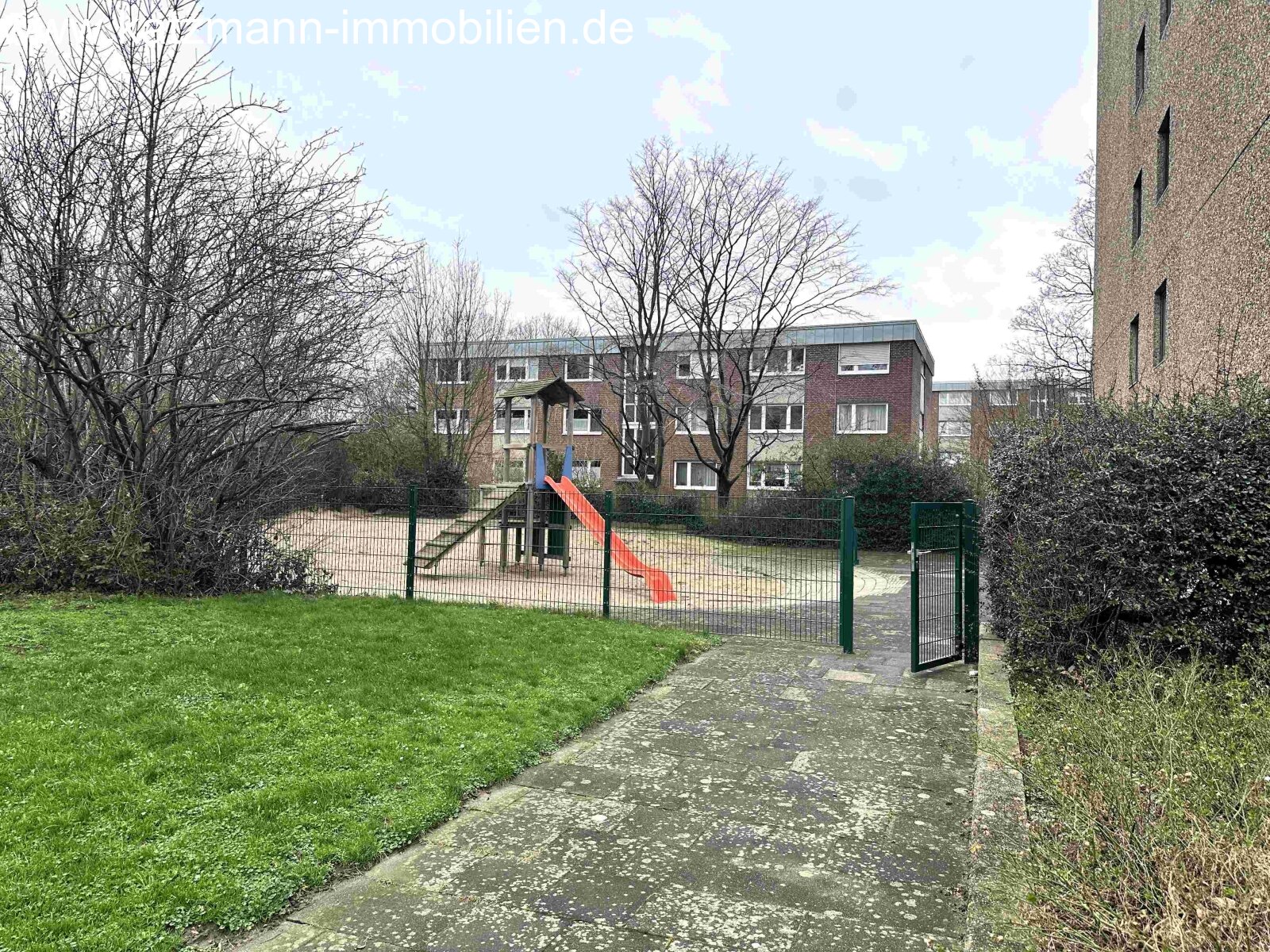 3-Zimmerwohnung mit großer Loggia in Zentrallage zu verkaufen / TG-Stellplatz inklusive!