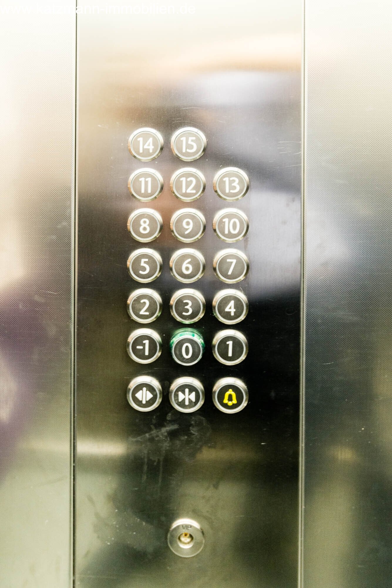 3-Zimmerwohnung mit großer Loggia in Zentrallage zu verkaufen / TG-Stellplatz inklusive!