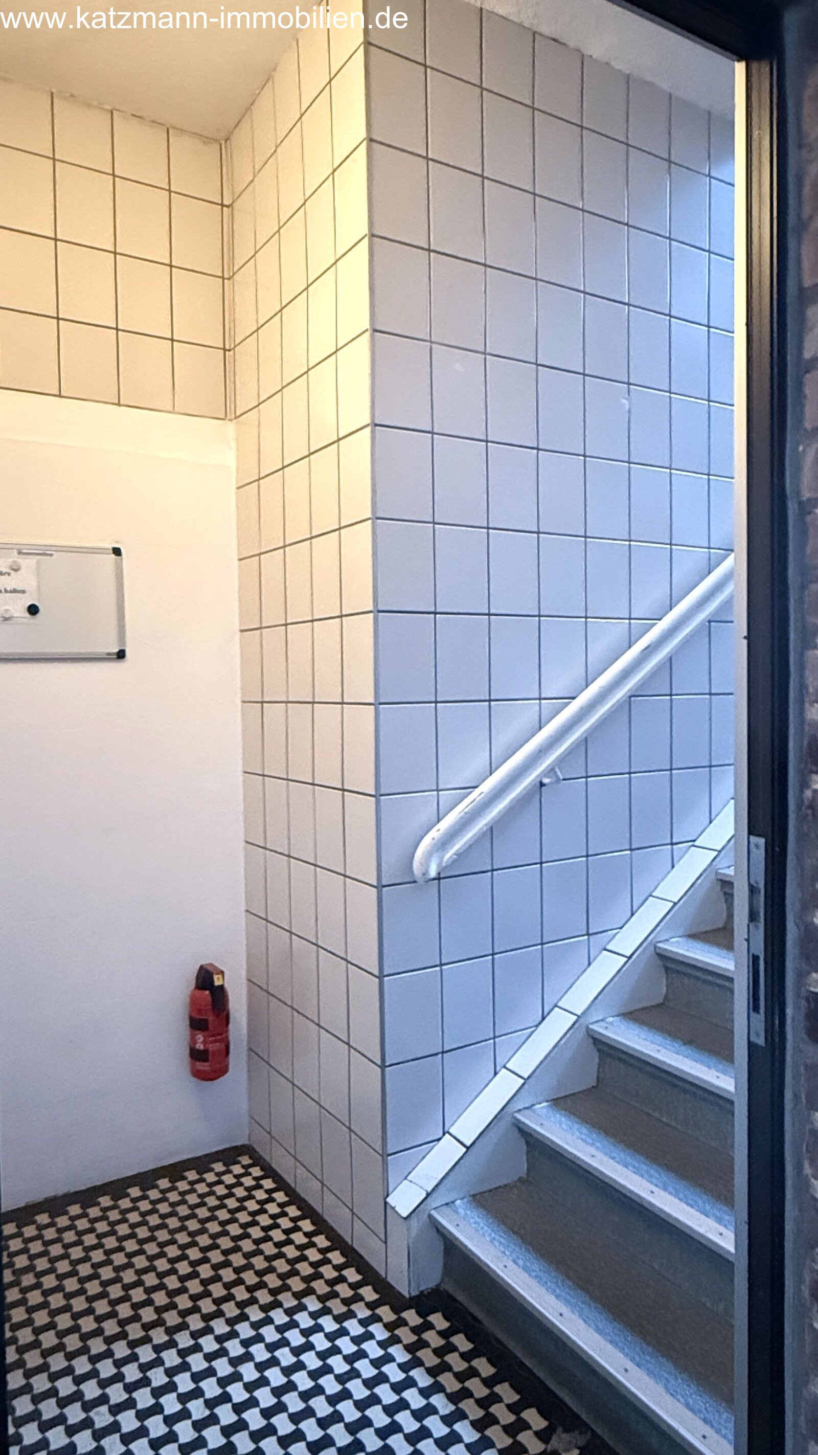 Wohn- und Geschäftshaus mit 7 Wohneinheiten, 1 Gewerbeeinheit, 1 große und 1 kleine Halle in Zentrumnähe von Lechenich zu verkaufen