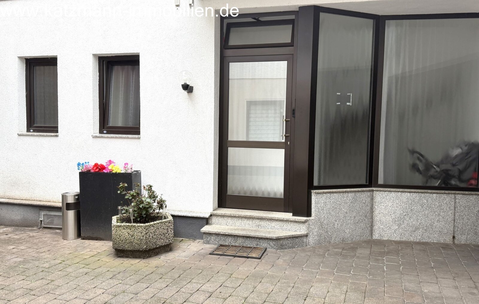 Wohn- und Geschäftshaus mit 7 Wohneinheiten, 1 Gewerbeeinheit, 1 große und 1 kleine Halle in Zentrumnähe von Lechenich zu verkaufen