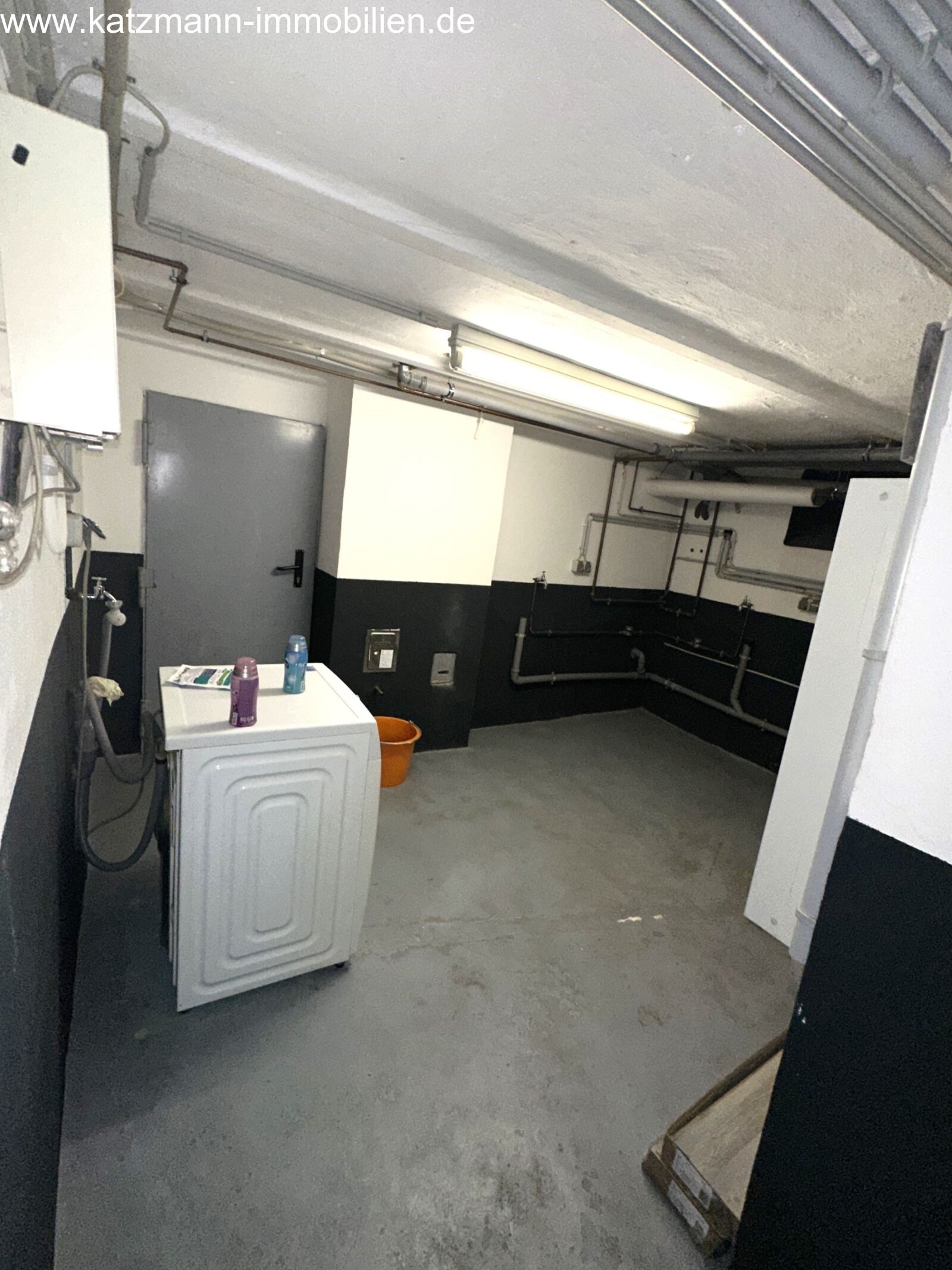 Wohn- und Geschäftshaus mit 7 Wohneinheiten, 1 Gewerbeeinheit, 1 große und 1 kleine Halle in Zentrumnähe von Lechenich zu verkaufen