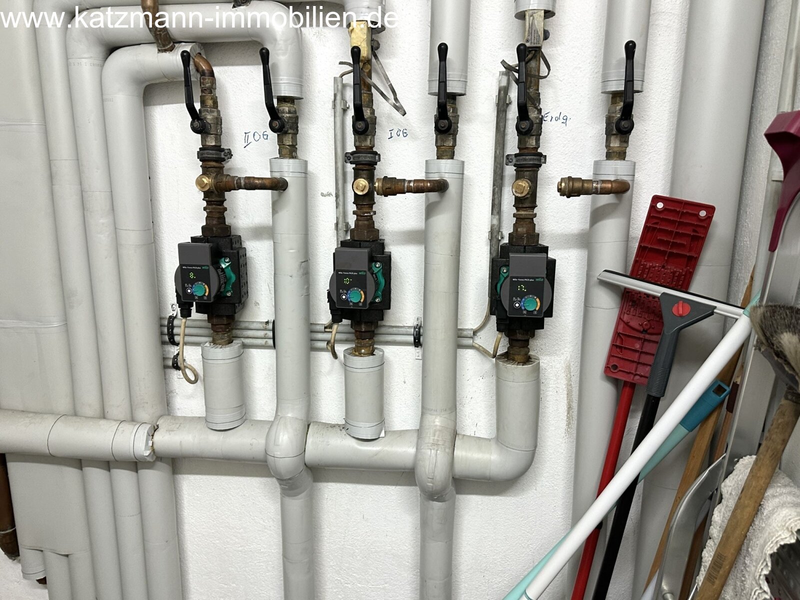 Wohn- und Geschäftshaus mit 7 Wohneinheiten, 1 Gewerbeeinheit, 1 große und 1 kleine Halle in Zentrumnähe von Lechenich zu verkaufen