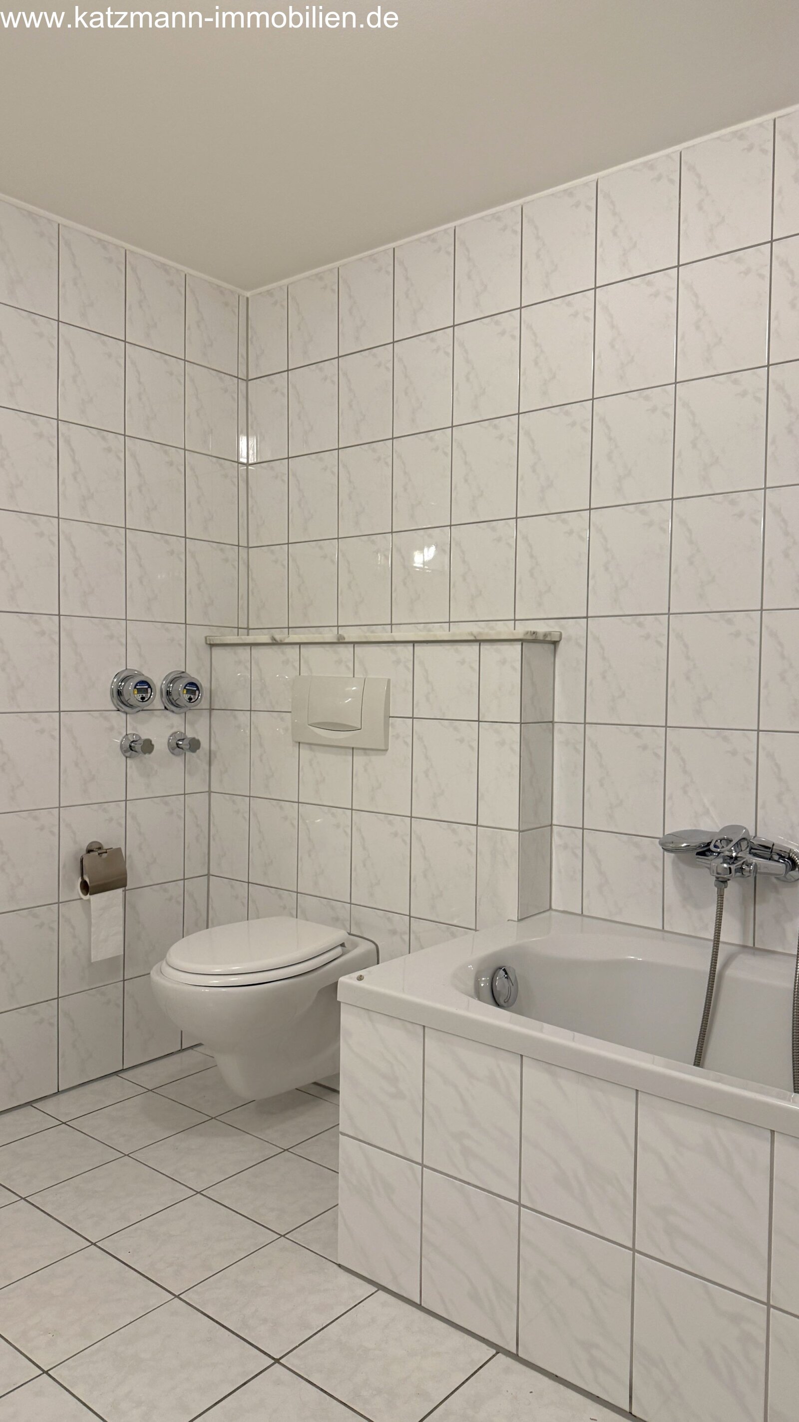 Wohn- und Geschäftshaus mit 7 Wohneinheiten, 1 Gewerbeeinheit, 1 große und 1 kleine Halle in Zentrumnähe von Lechenich zu verkaufen