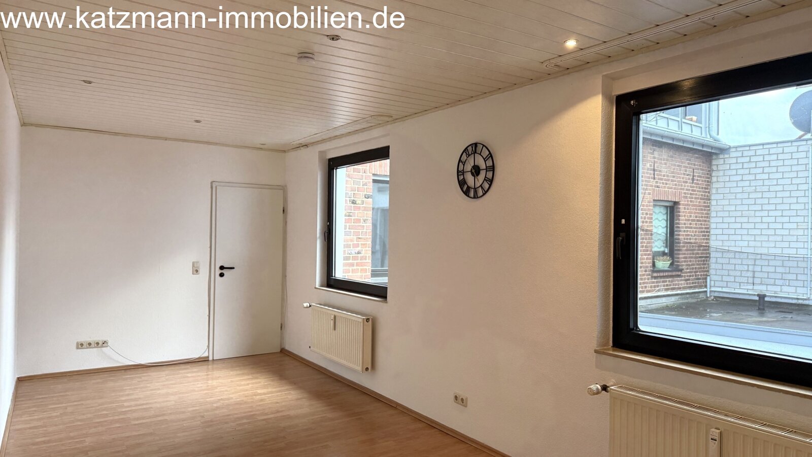 Wohn- und Geschäftshaus mit 7 Wohneinheiten, 1 Gewerbeeinheit, 1 große und 1 kleine Halle in Zentrumnähe von Lechenich zu verkaufen