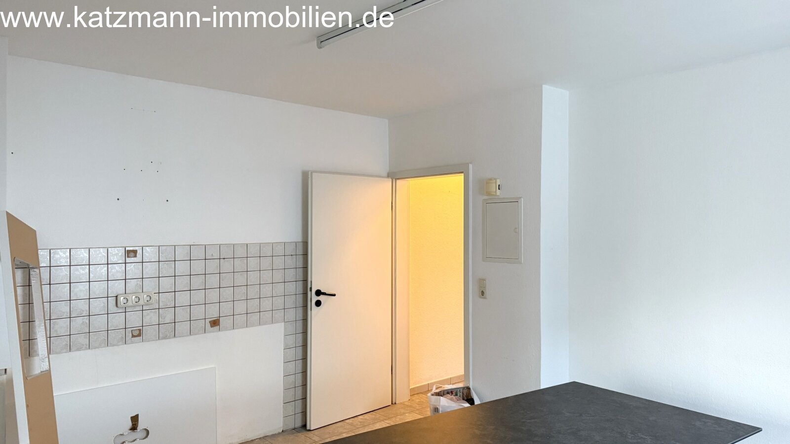 Wohn- und Geschäftshaus mit 7 Wohneinheiten, 1 Gewerbeeinheit, 1 große und 1 kleine Halle in Zentrumnähe von Lechenich zu verkaufen