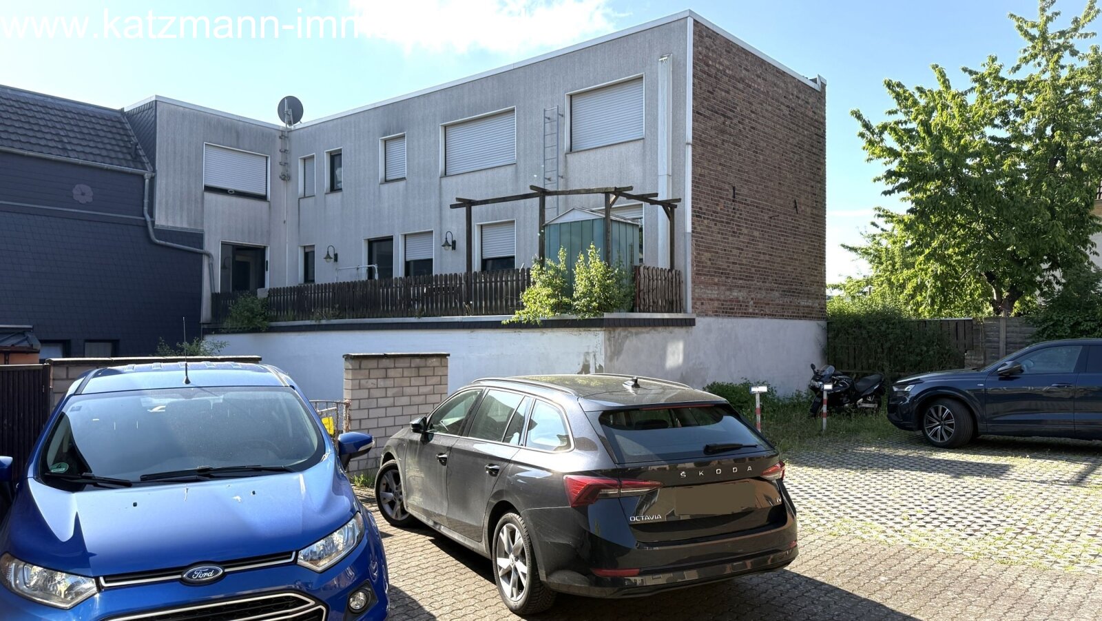 Wohn- und Geschäftshaus mit 7 Wohneinheiten, 1 Gewerbeeinheit, 1 große und 1 kleine Halle in Zentrumnähe von Lechenich zu verkaufen