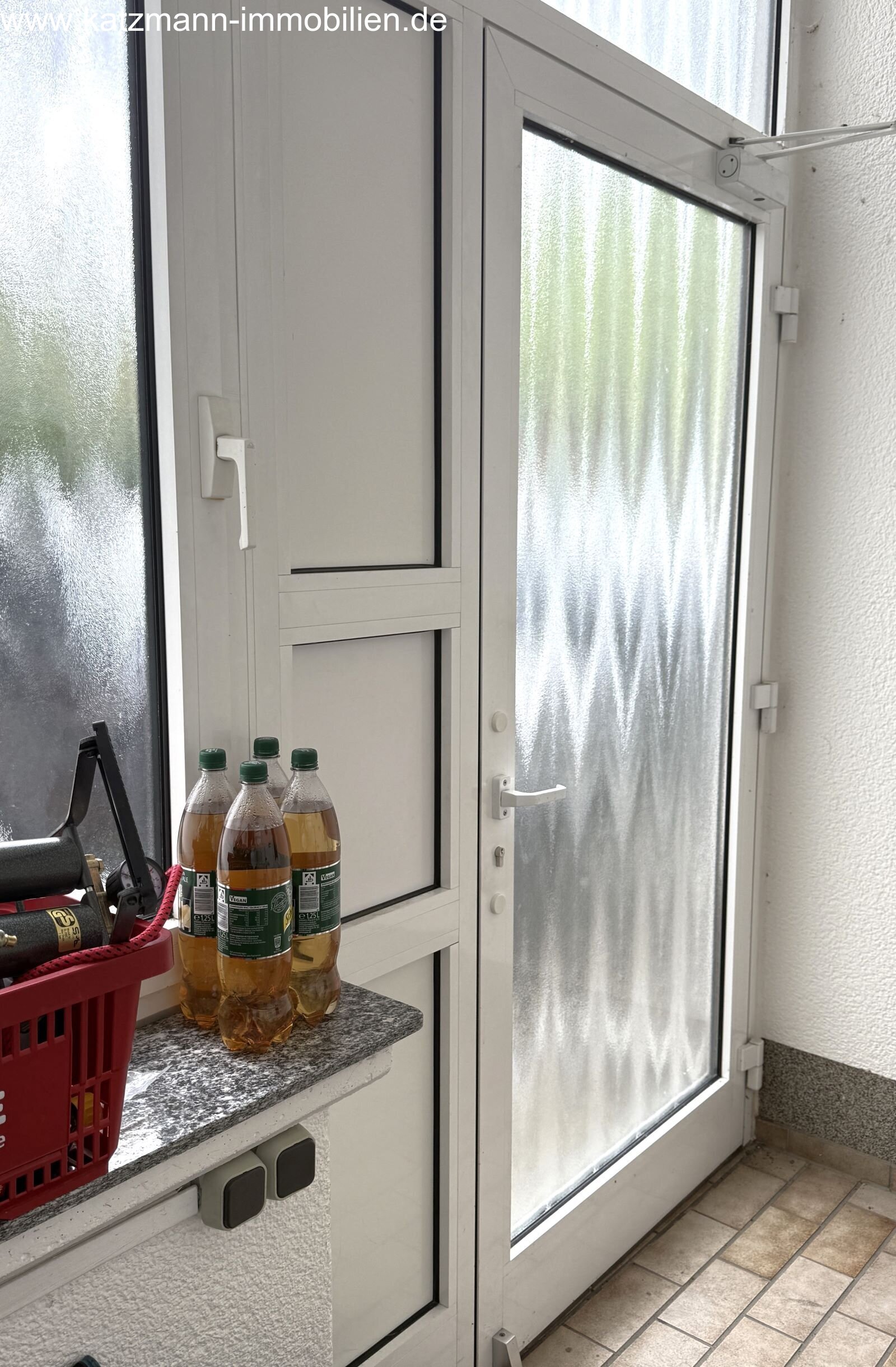 Wohn- und Geschäftshaus + Garagen + 1.186 m² großes Grundstück zu verkaufen