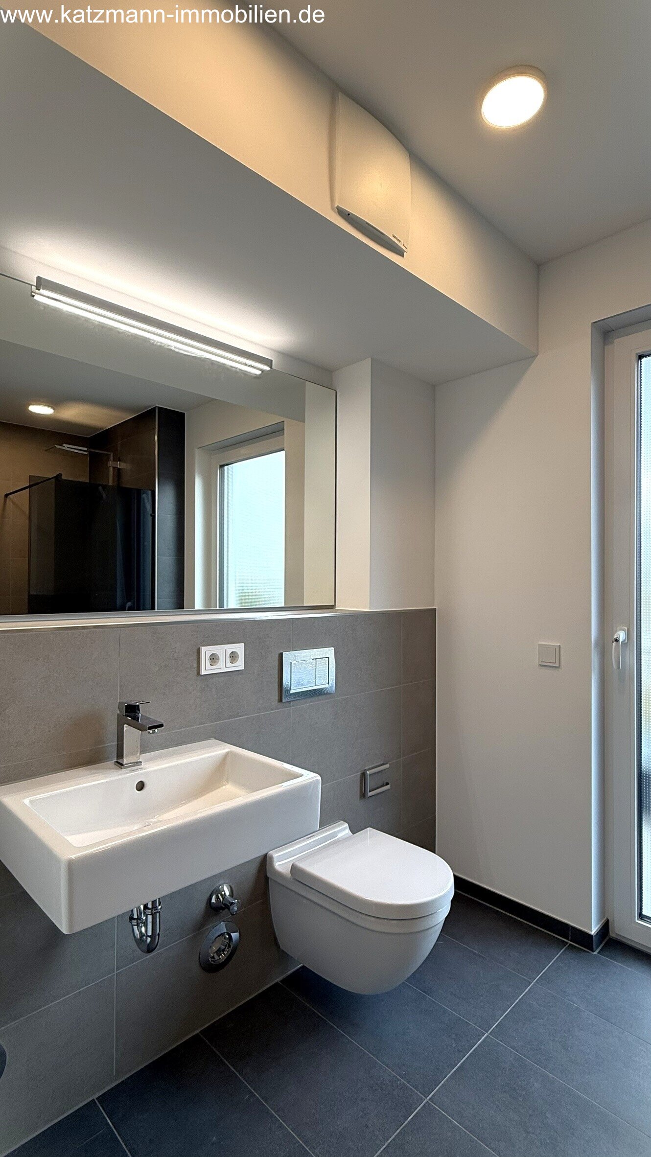 Exklusive Penthouse-Wohnung mit TG-Stellplatz zu vermieten – barrierefrei u. zentrumsnah