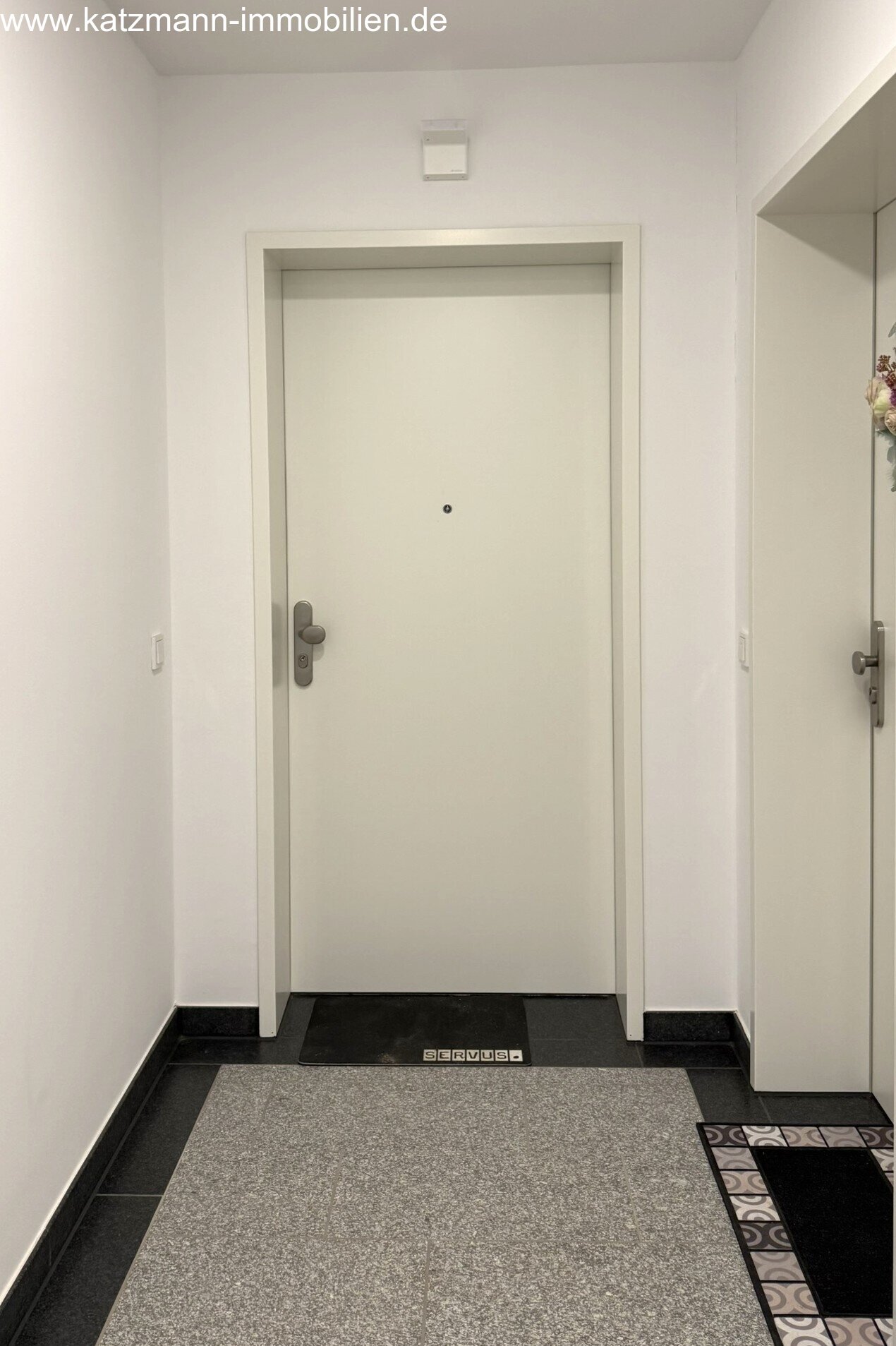 Exklusive Penthouse-Wohnung mit TG-Stellplatz zu vermieten – barrierefrei u. zentrumsnah