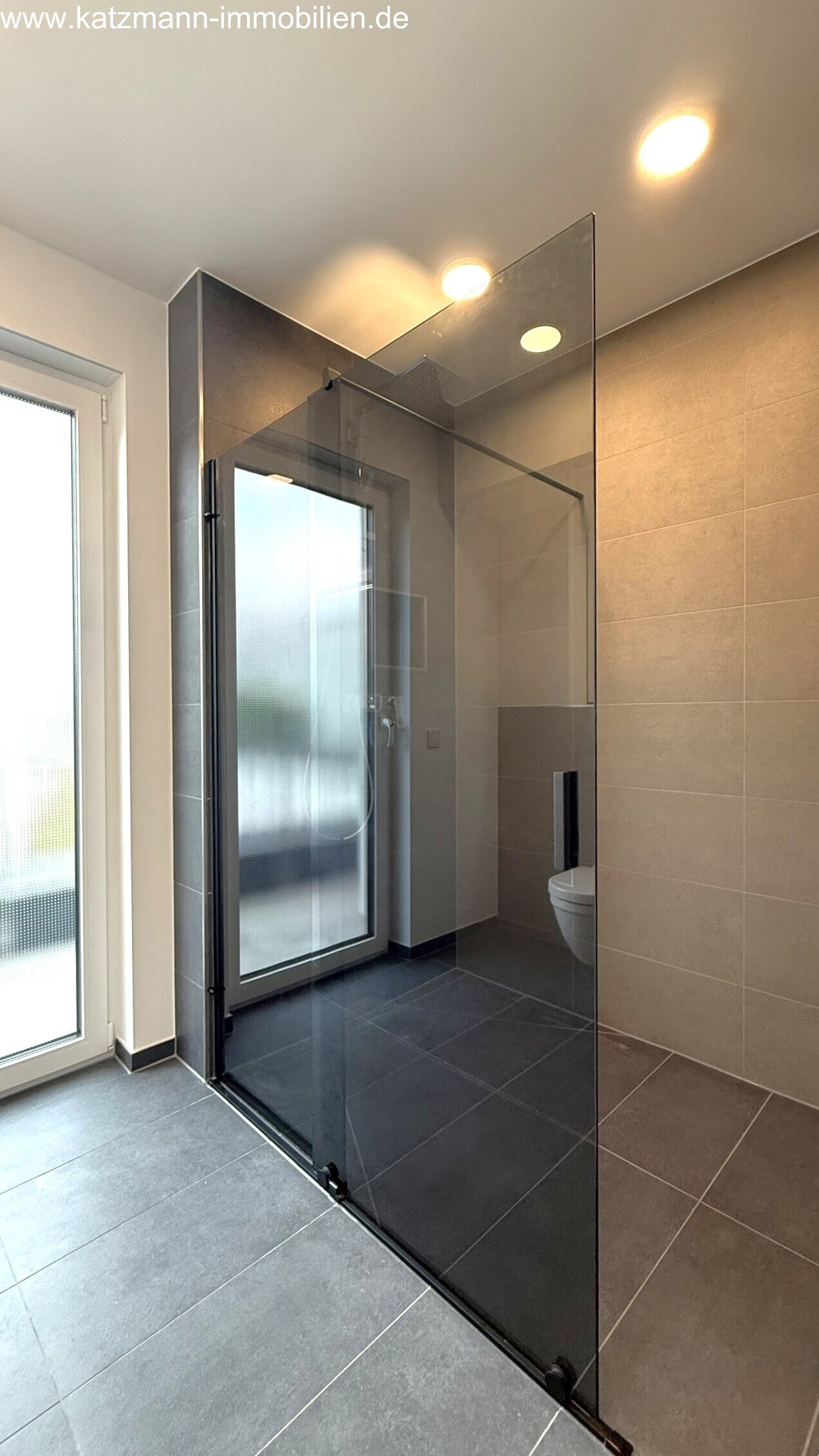 Exklusive Penthouse-Wohnung mit TG-Stellplatz zu vermieten – barrierefrei u. zentrumsnah