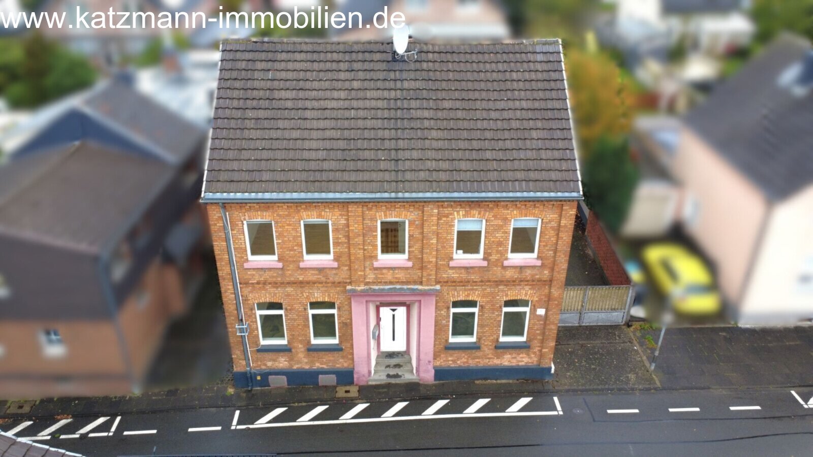 Freistehendes Einfamilienhaus mit viel Platz und guter Lage, großer Innenhof inklusive