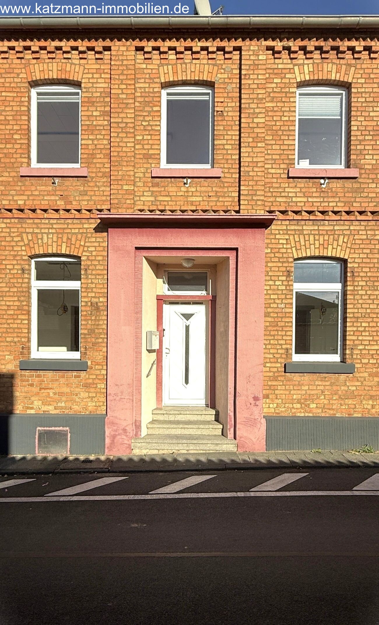 Freistehendes Einfamilienhaus mit viel Platz und guter Lage, großer Innenhof inklusive