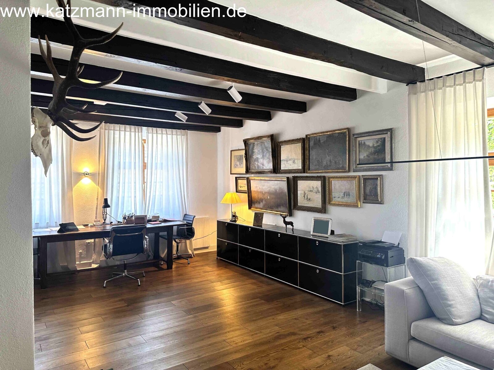 2 Häuser: Repräsentatives Wohnhaus, Ferienwohnung, Arztpraxis u. Doppelgarage (ca. 571 m² WFL/NFL) zu verkaufen