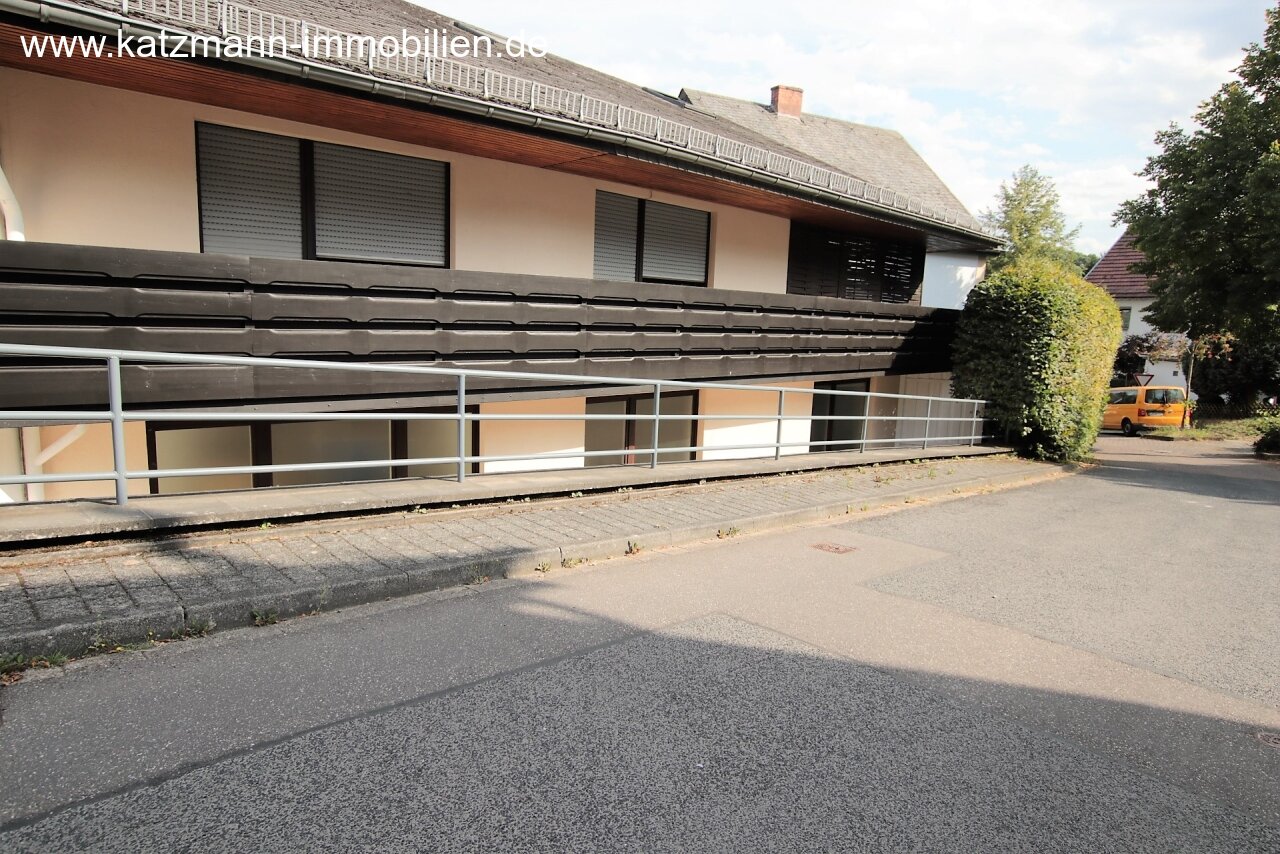 Eingerichtete Praxis und repräsentatives Wohnhaus im Ortskern zu verkaufen