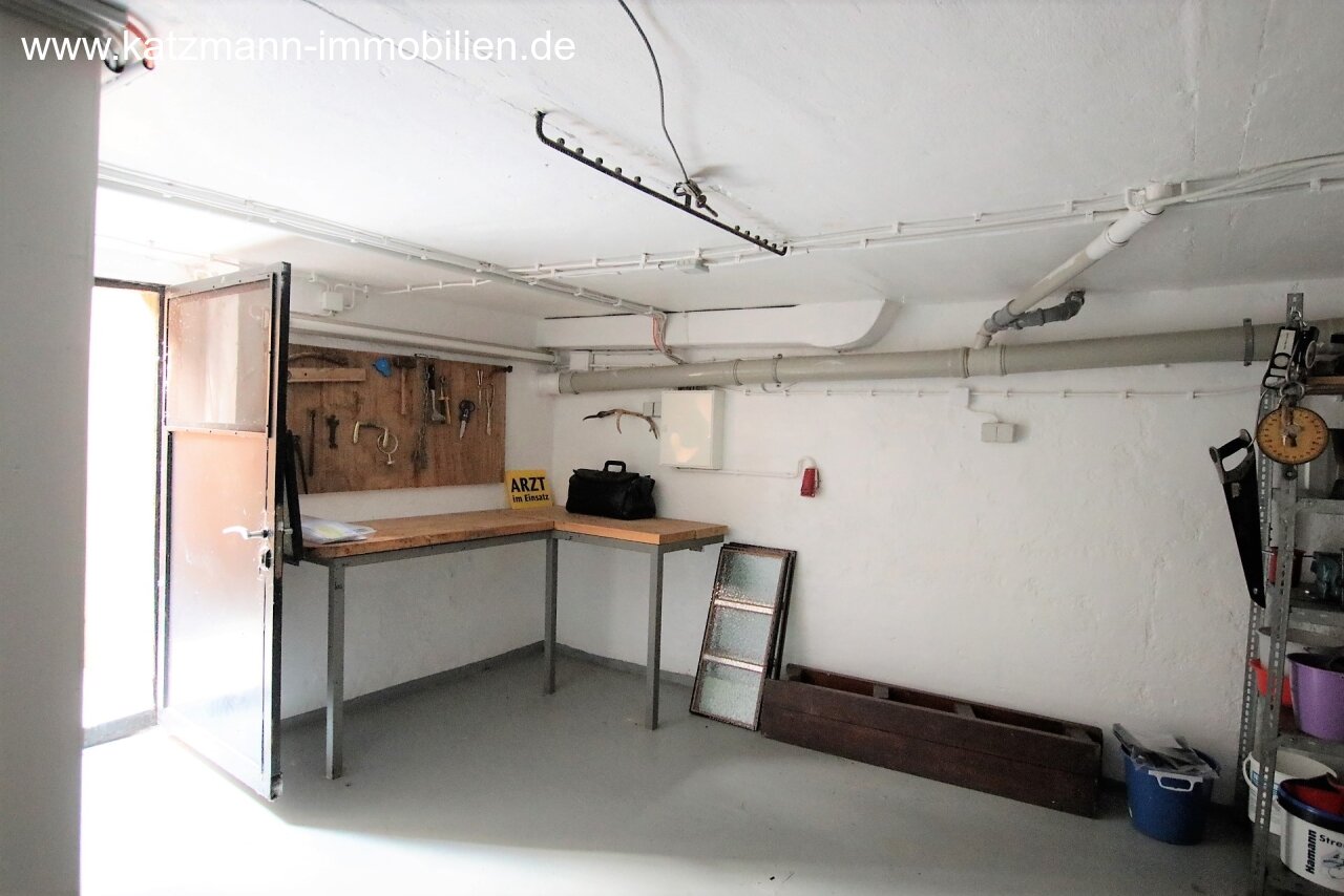 Eingerichtete Praxis und repräsentatives Wohnhaus im Ortskern zu verkaufen