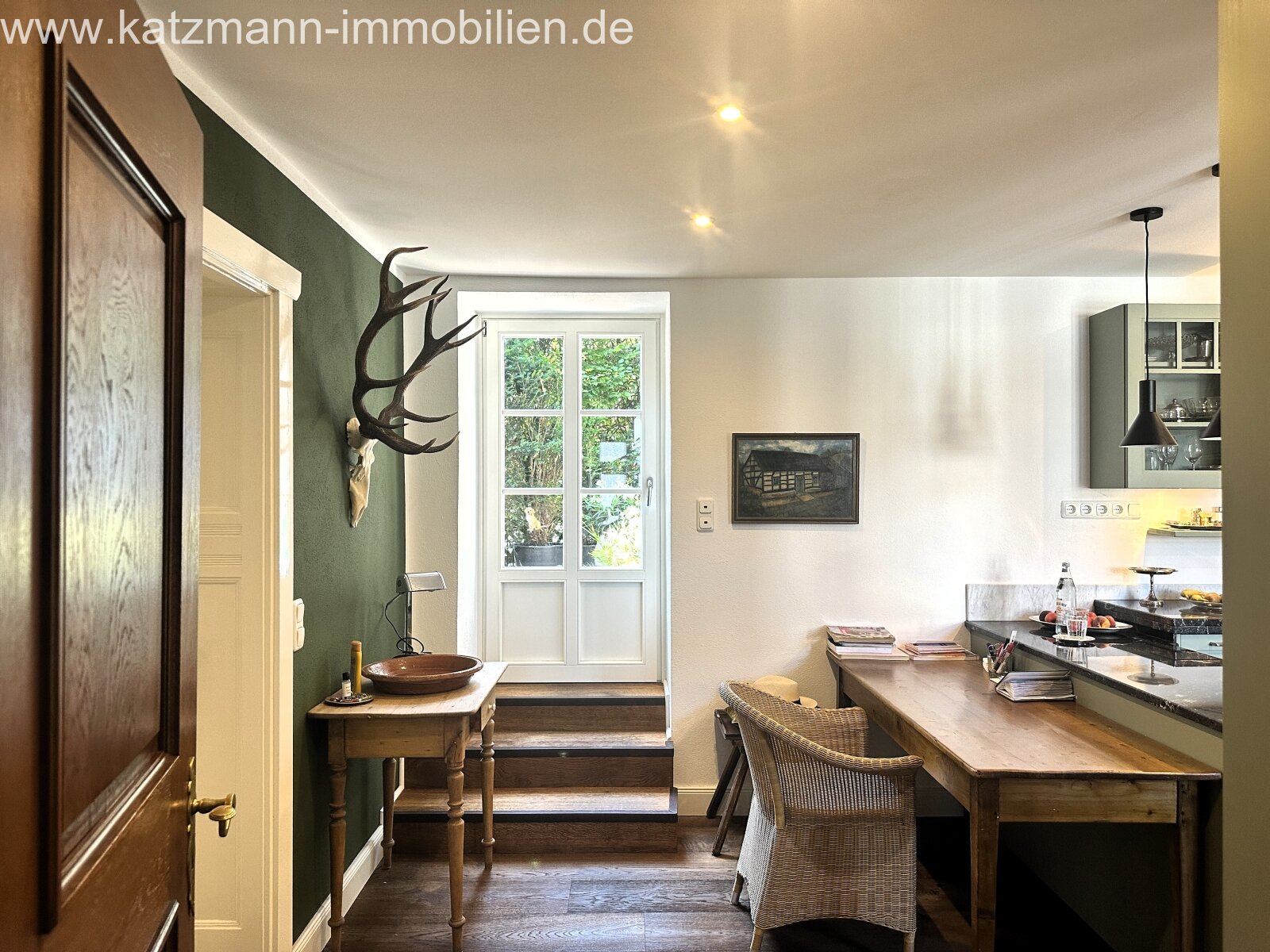 Eingerichtete Praxis und repräsentatives Wohnhaus im Ortskern zu verkaufen