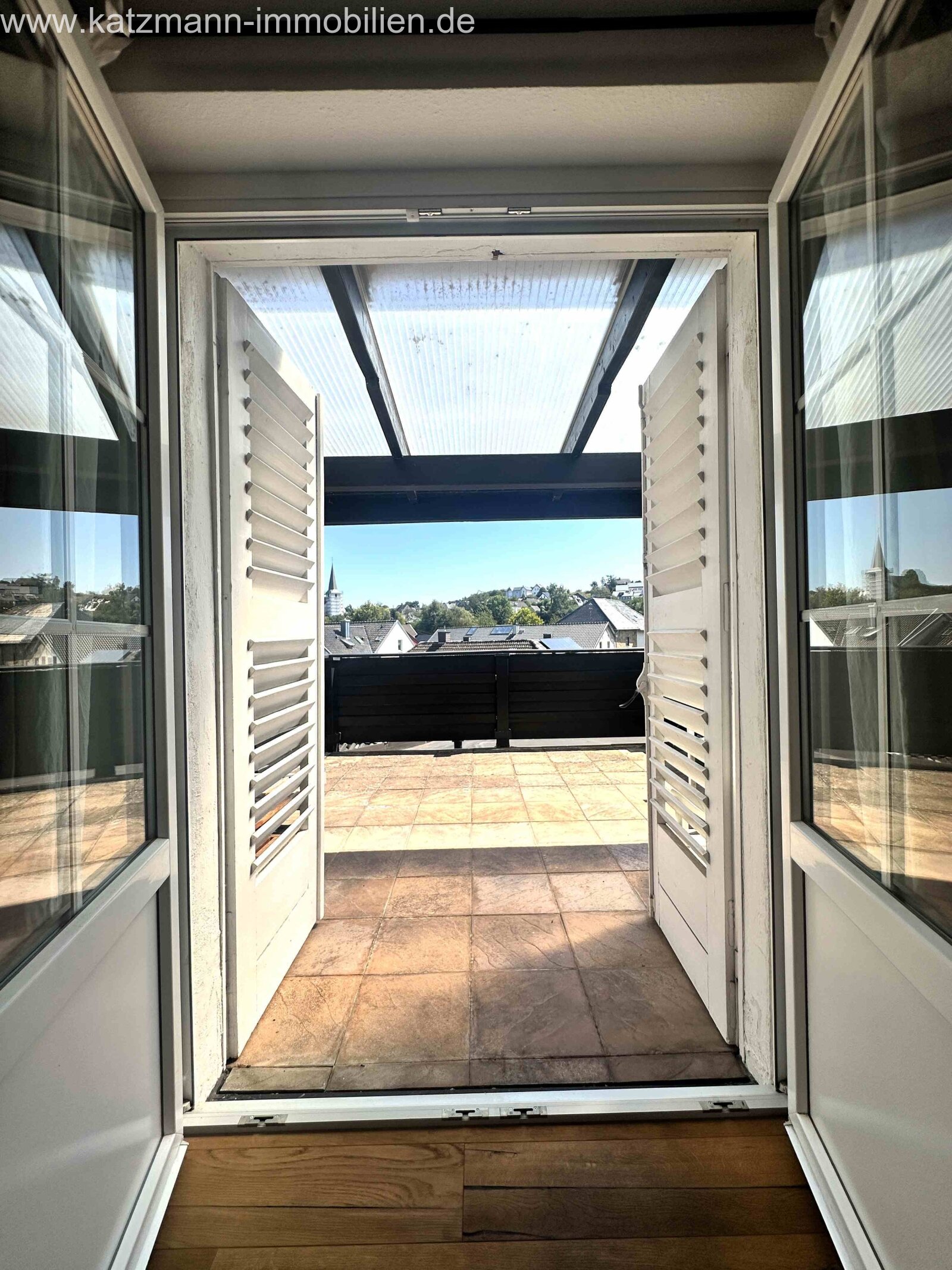 Eingerichtete Praxis und repräsentatives Wohnhaus im Ortskern zu verkaufen