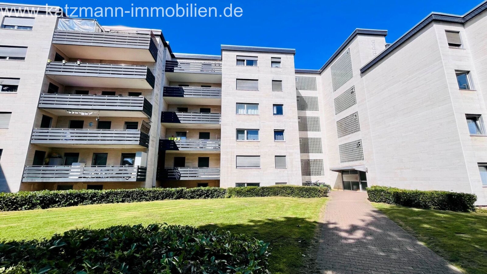 Charmante 3-Zimmer-Eigentumswohnung mit großem Balkon zu verkaufen 