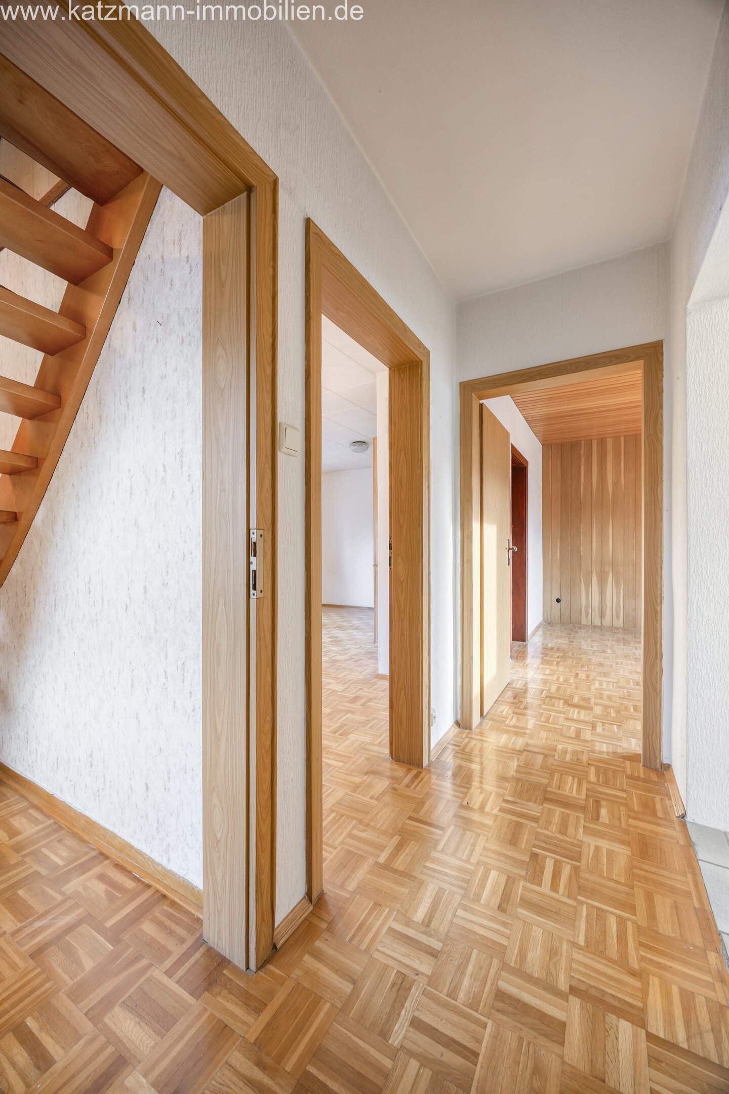 1-2 Familienhaus mit Garage - Wohnen & Vermieten kombinierbar, fußläufig zur S-Bahn-Station