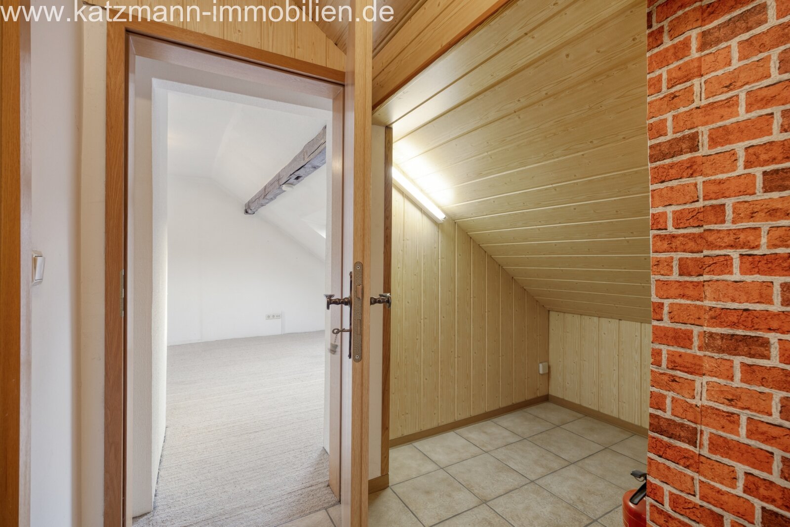 1-2 Familienhaus mit Garage - Wohnen & Vermieten kombinierbar, fußläufig zur S-Bahn-Station