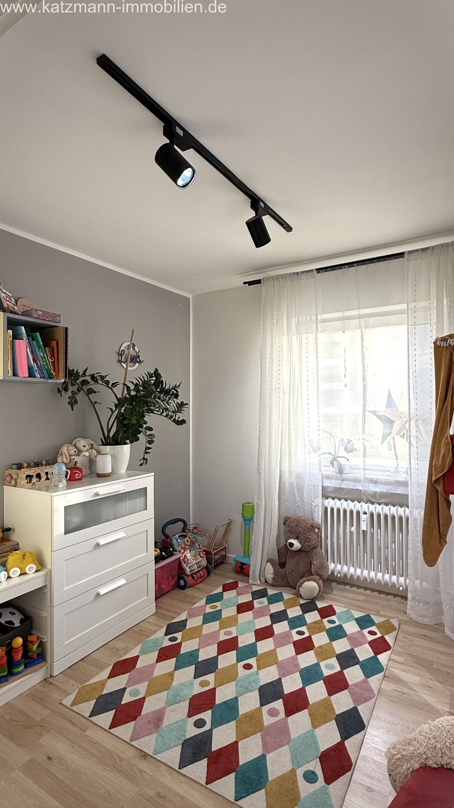 Modernisierte 4-Zimmer-EG-Wohnung mit Ruhe-Terrasse in zentraler Lage zu verkaufen