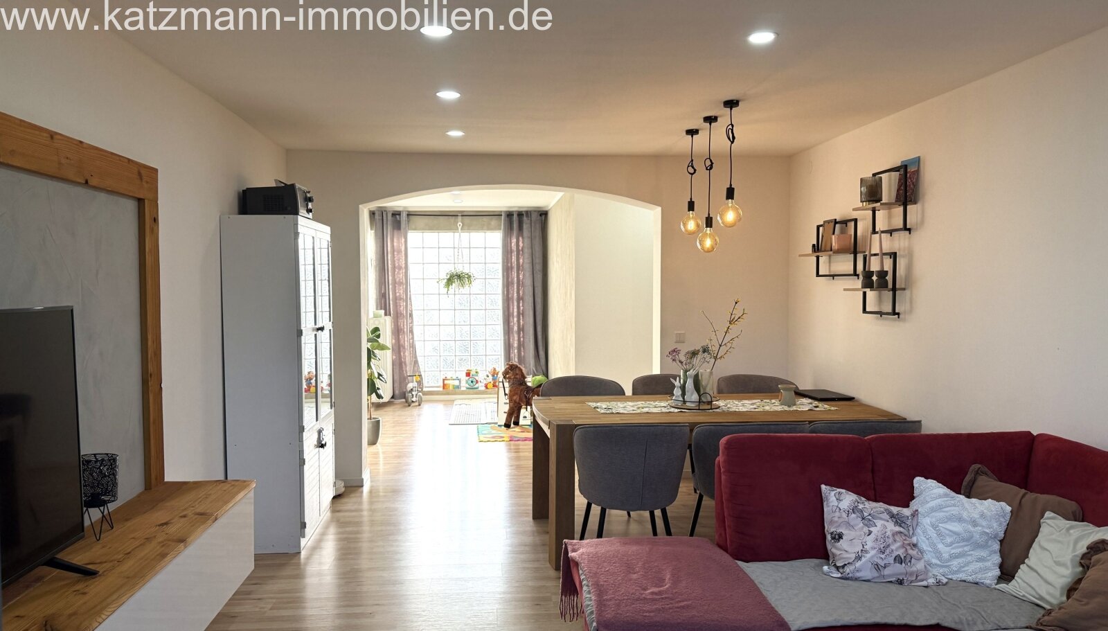 Modernisierte 4-Zimmer-EG-Wohnung mit Ruhe-Terrasse in zentraler Lage zu verkaufen