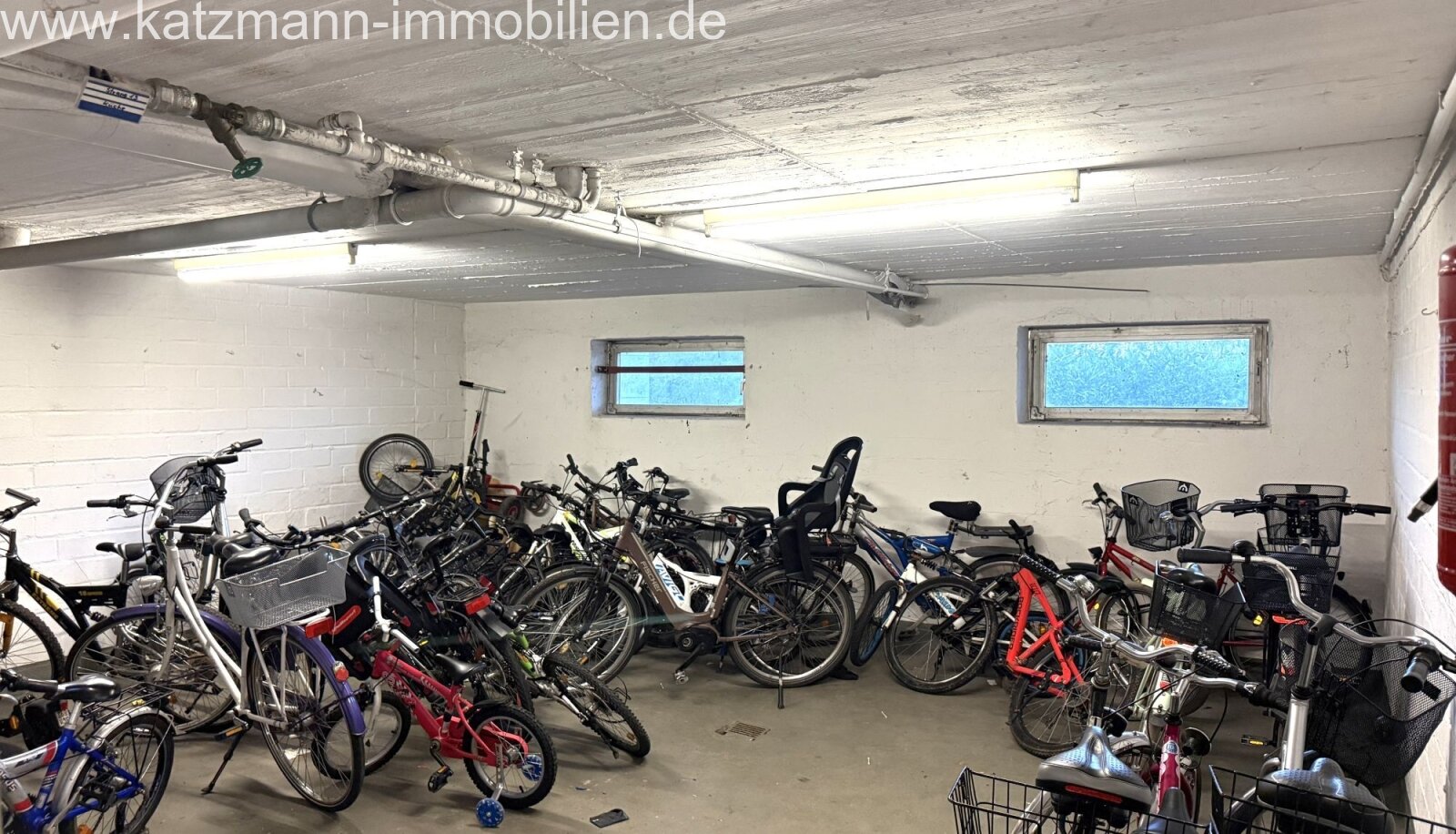 Modernisierte 4-Zimmer-EG-Wohnung mit Ruhe-Terrasse in zentraler Lage zu verkaufen