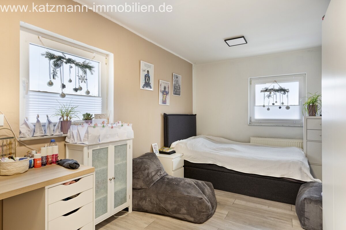 Perfekt für Familien: Großzügiges Haus mit drei Garagen und viel Komfort in Erftstadt-Köttingen