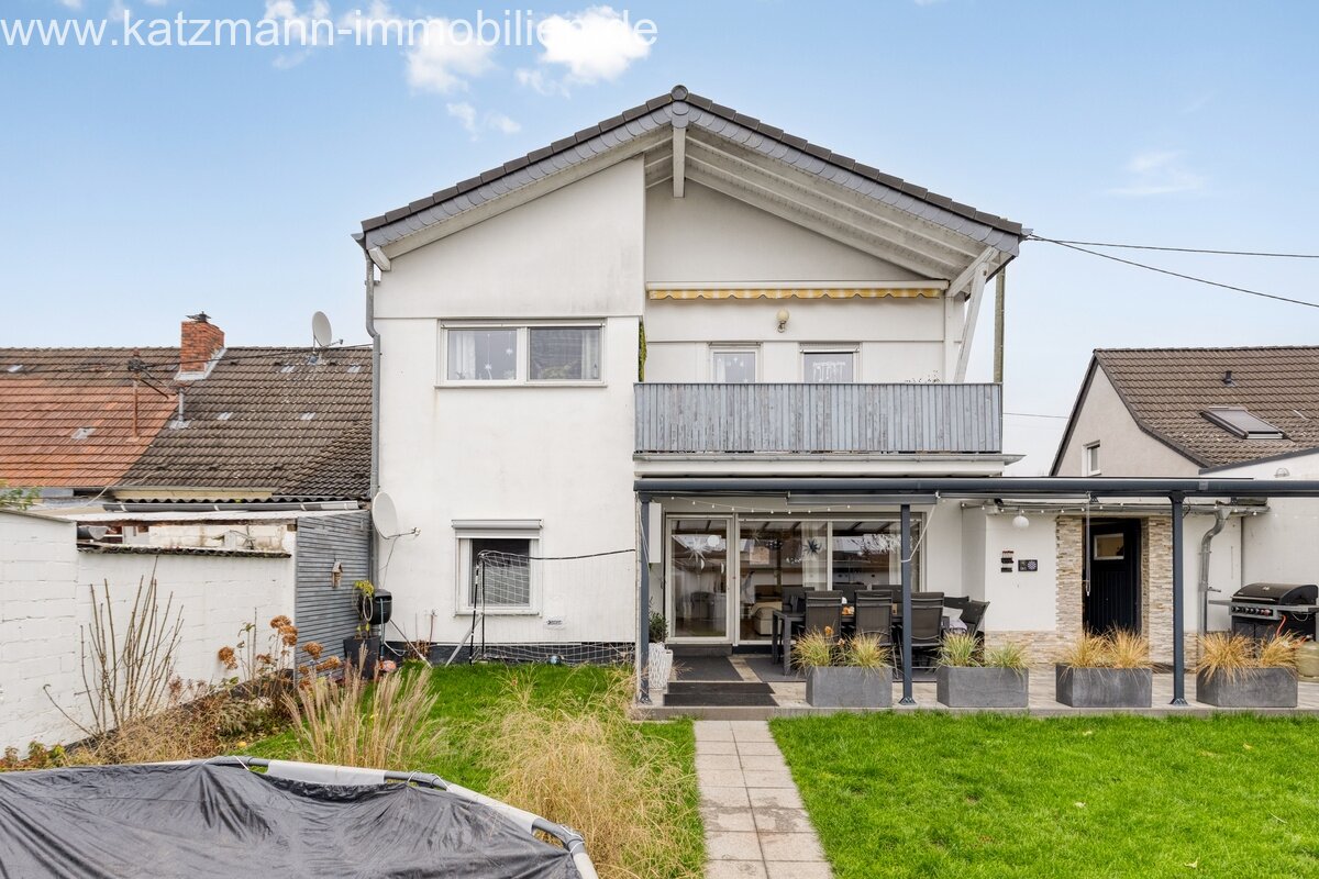 Perfekt für Familien: Großzügiges Haus mit drei Garagen und viel Komfort in Erftstadt-Köttingen