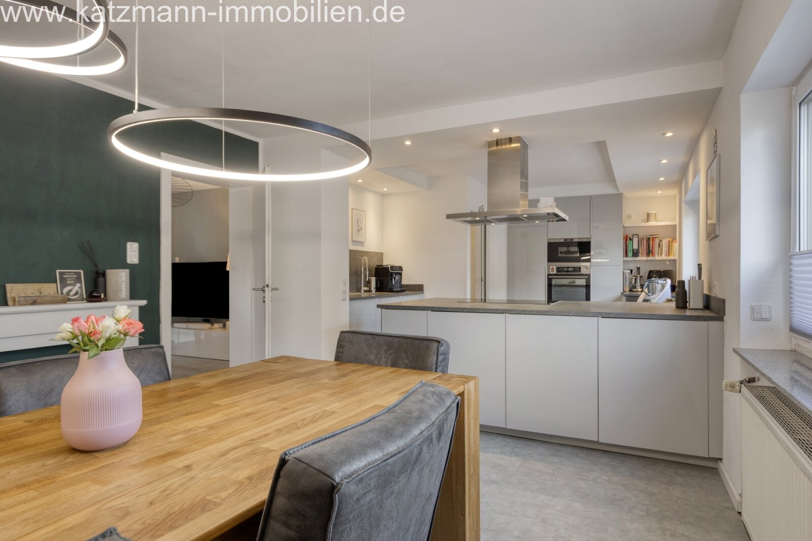 Ihr neues Familienparadies: Großzügiges Haus mit Garten & Wellnessbereich