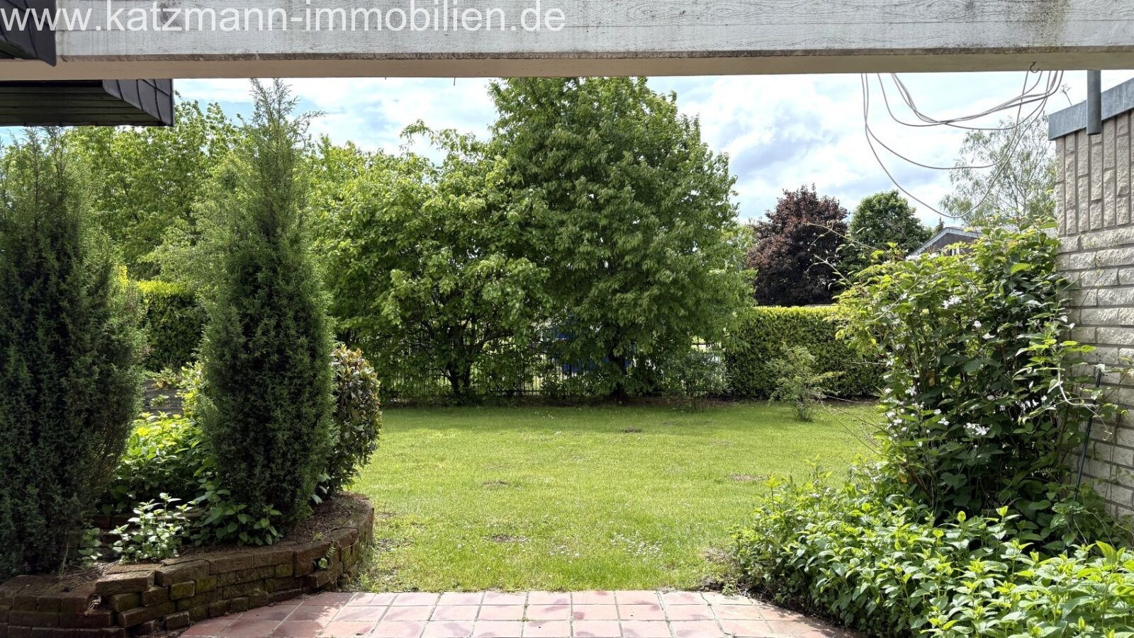 Helle Terrassenwohnung mit viel Platz (142 m² Wohn- u. Nutzfläche), Garten u. Garage inklusive