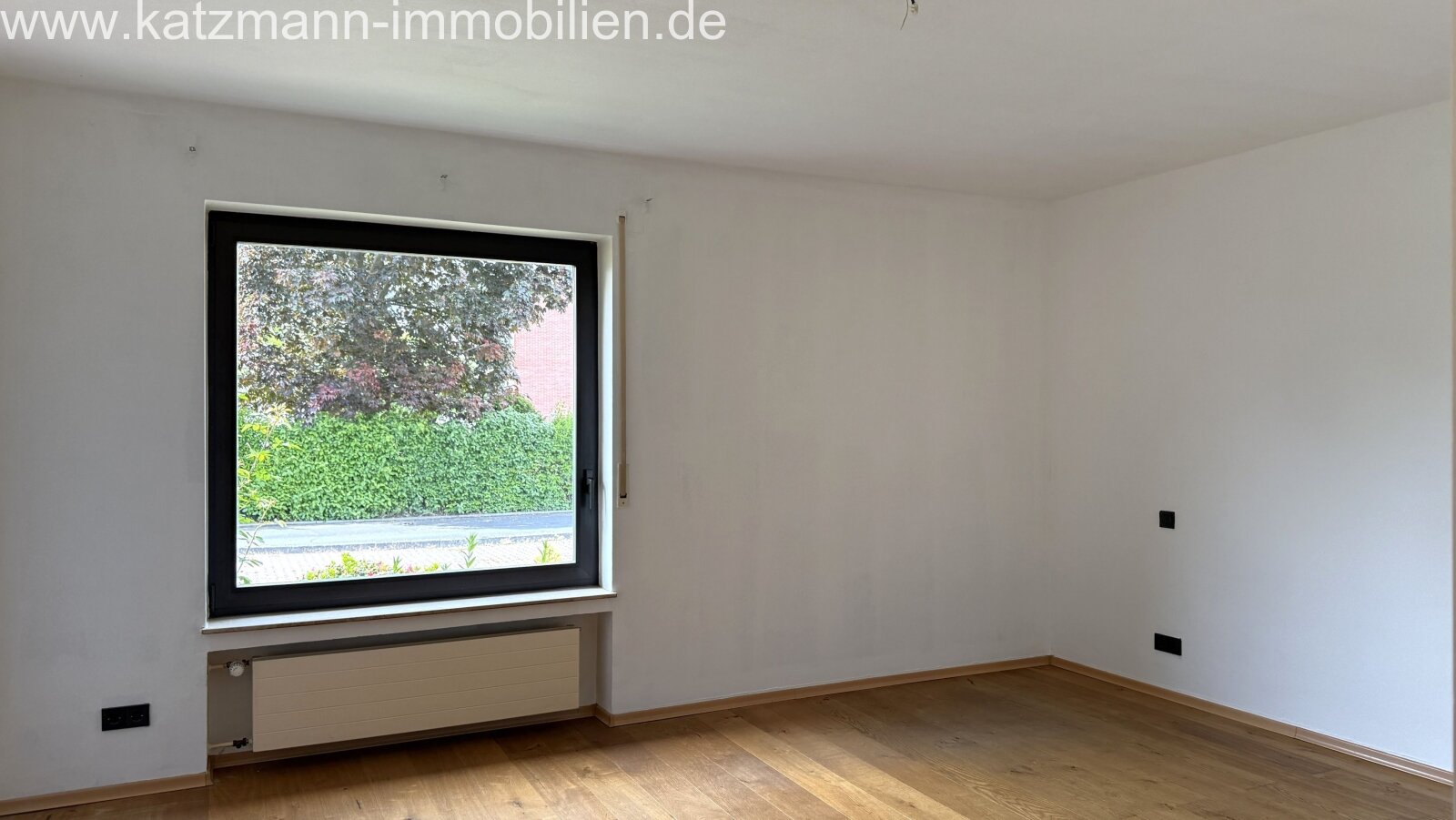 Helle Terrassenwohnung mit viel Platz (142 m² Wohn- u. Nutzfläche), Garten u. Garage inklusive