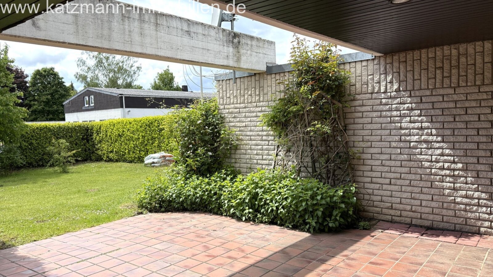 Helle Terrassenwohnung mit viel Platz (142 m² Wohn- u. Nutzfläche), Garten u. Garage inklusive