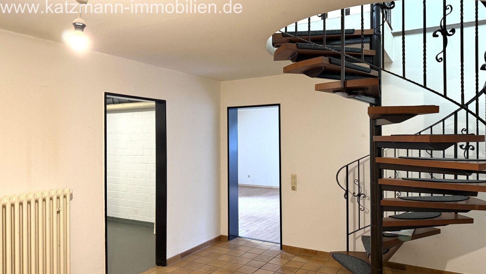 Helle Terrassenwohnung mit viel Platz (142 m² Wohn- u. Nutzfläche), Garten u. Garage inklusive