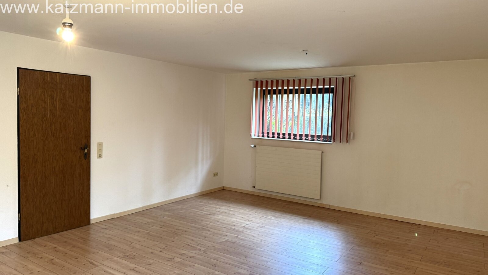 Helle Terrassenwohnung mit viel Platz (142 m² Wohn- u. Nutzfläche), Garten u. Garage inklusive