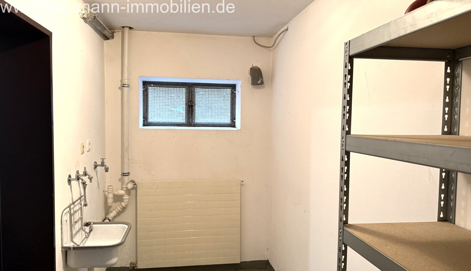 Helle Terrassenwohnung mit viel Platz (142 m² Wohn- u. Nutzfläche), Garten u. Garage inklusive